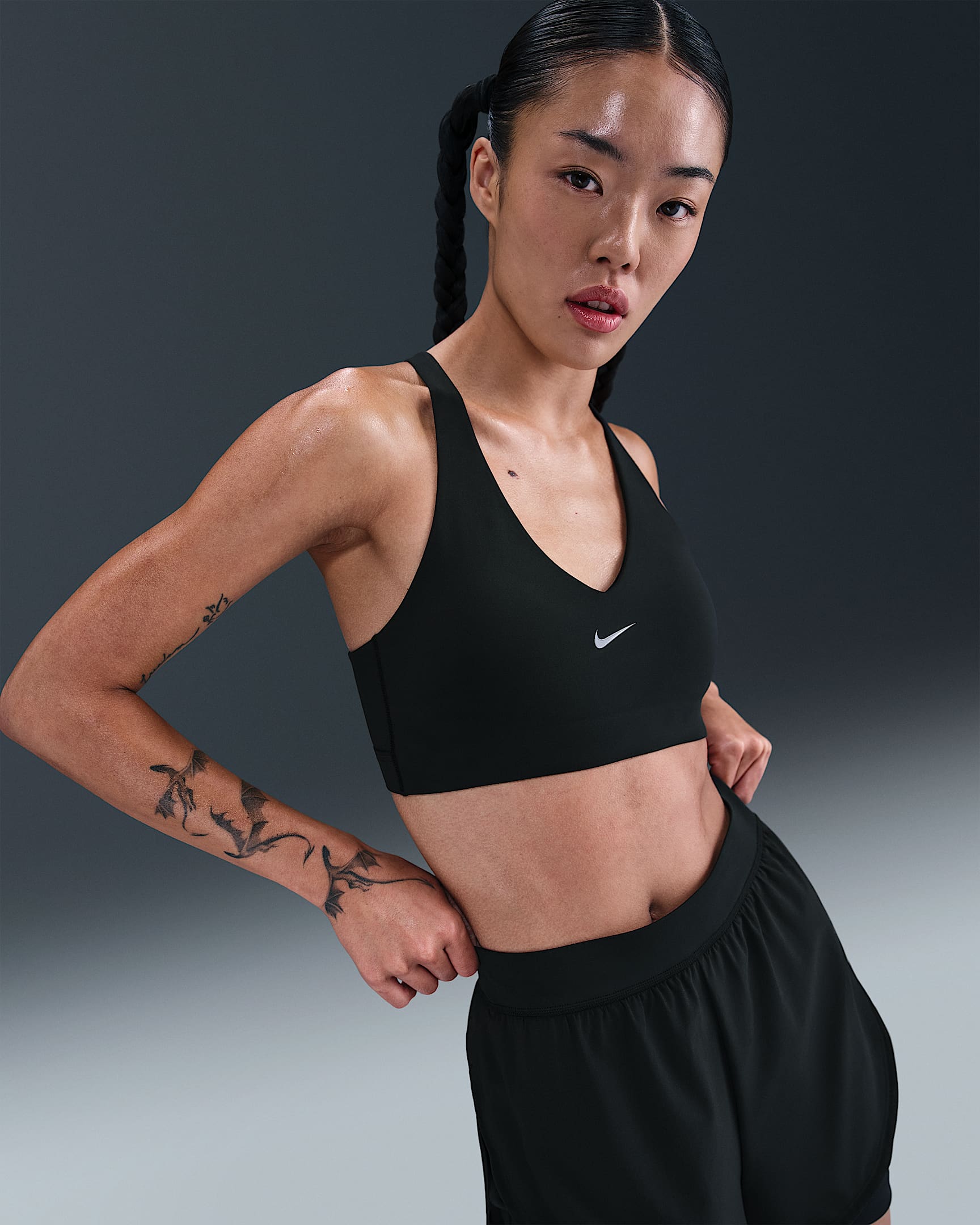 สปอร์ตบราผู้หญิงซัพพอร์ตระดับกลางเสริมฟองน้ำ Nike Universa - ดำ/Anthracite/Dark Smoke Grey