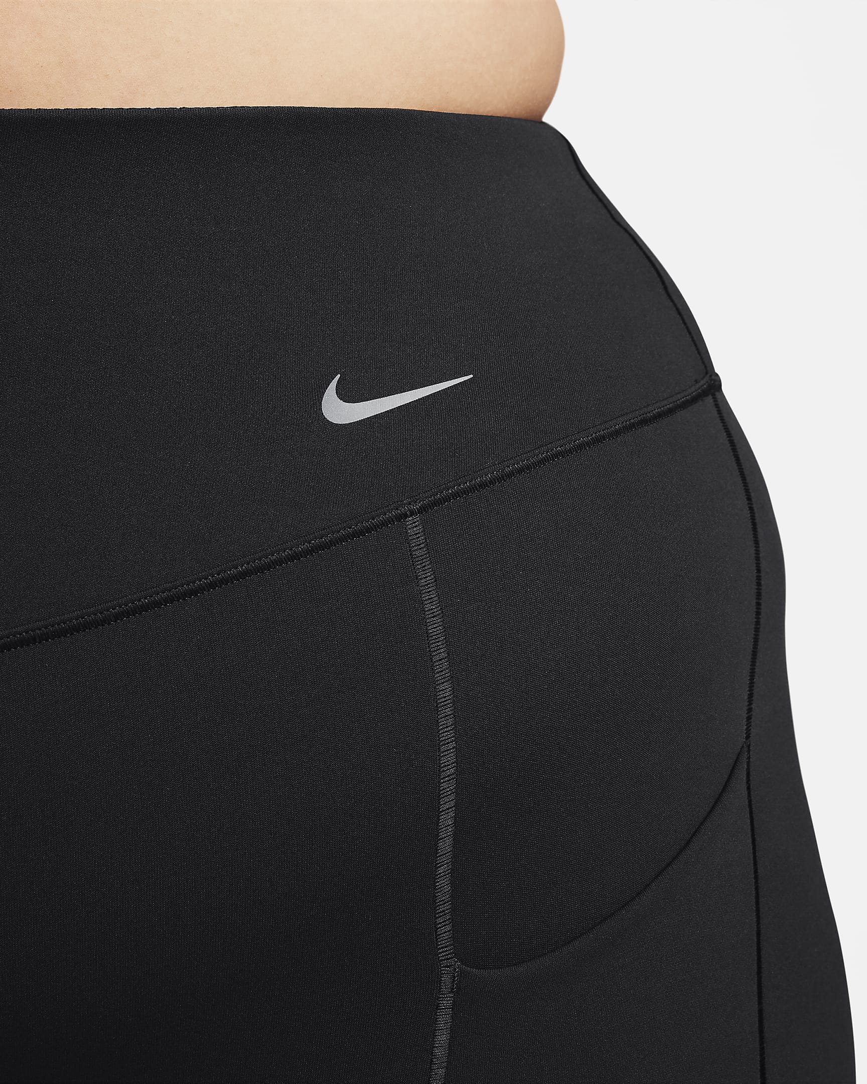 Leggings cortos de cintura alta y soporte medio con bolsillos para mujer (talla grande) Nike Universa - Negro/Negro