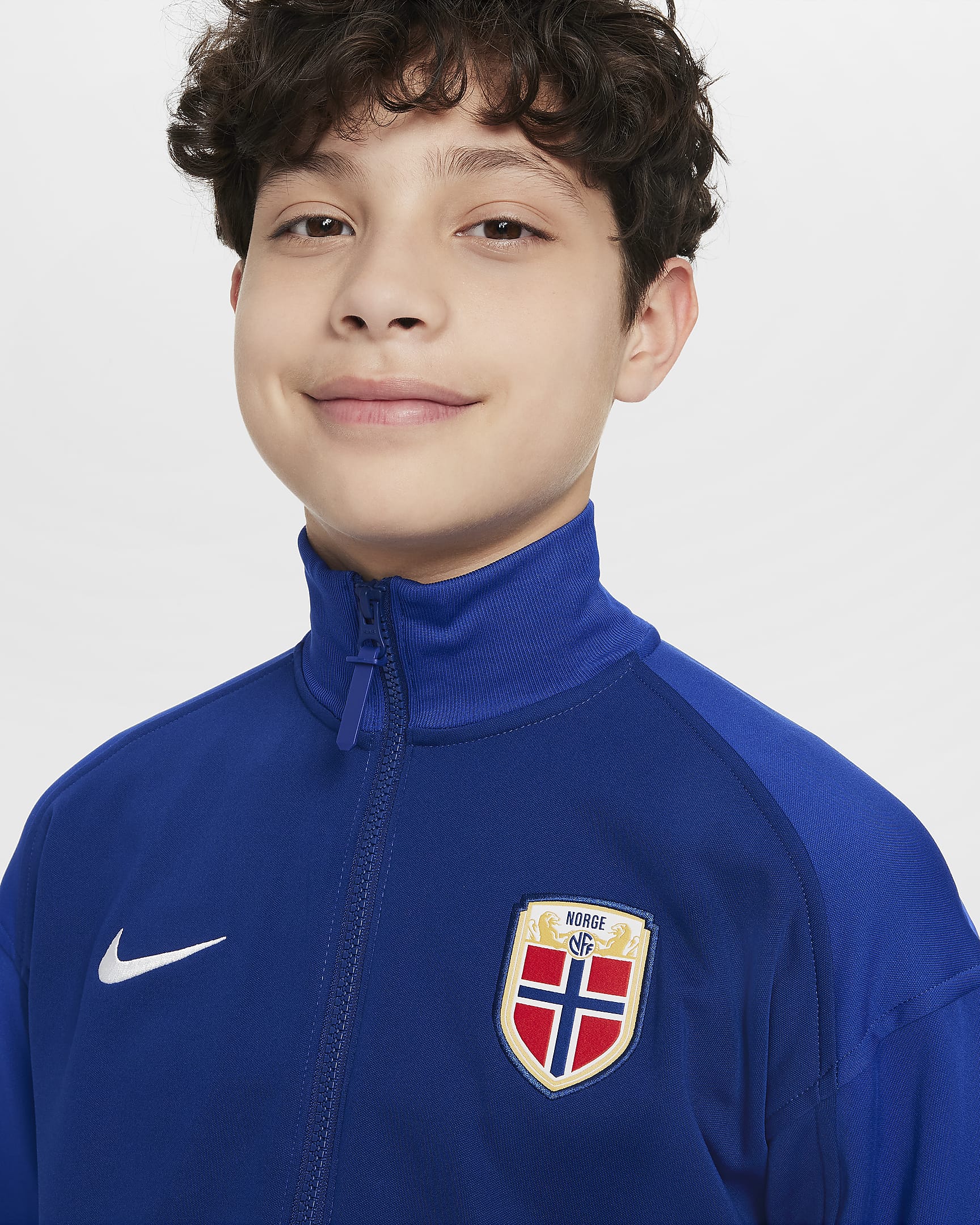 Fotbalová reprezentační bunda Nike Dri-FIT Norsko Academy Pro pro větší děti - Global Blue/Old Royal/Medium Blue/Bílá