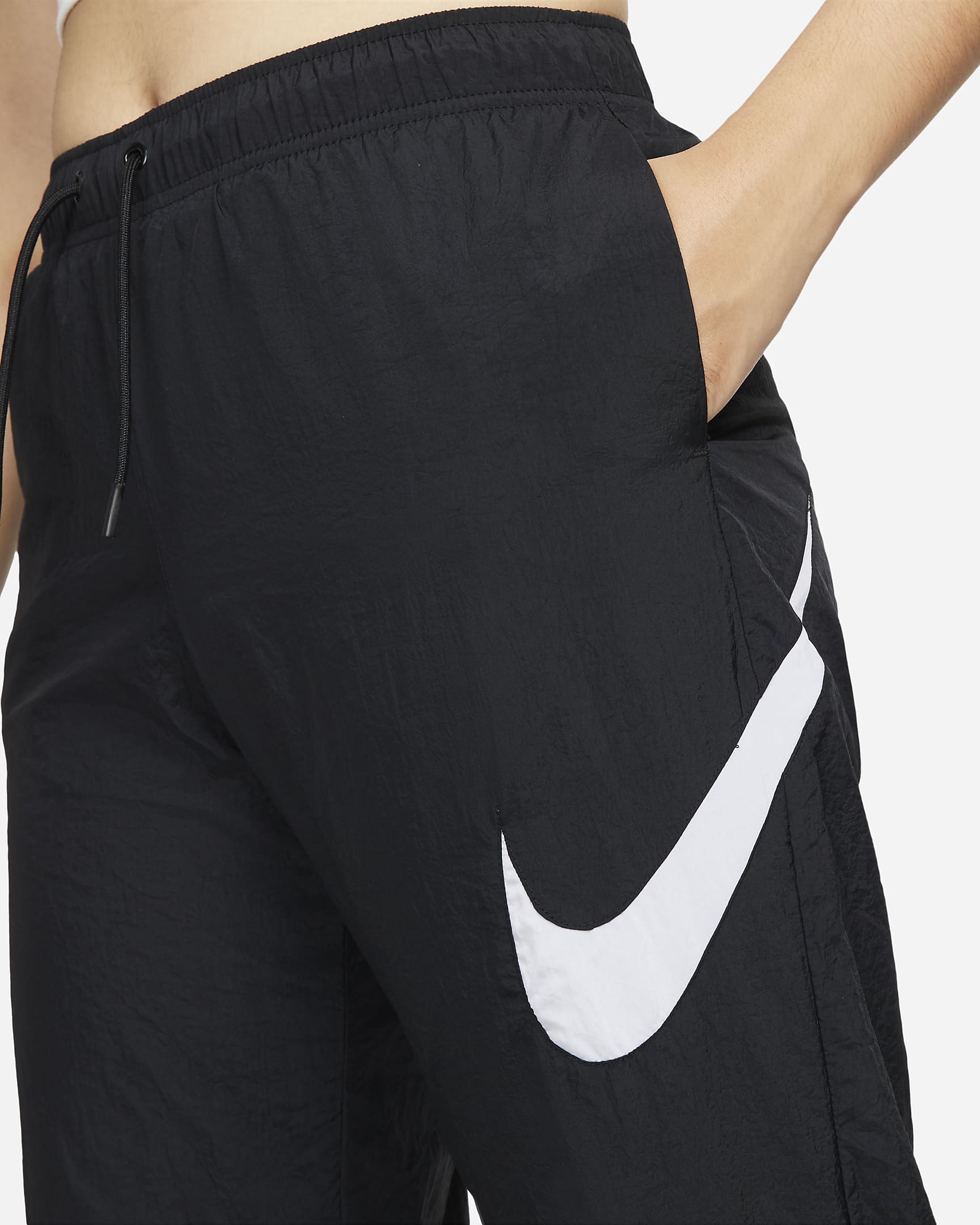 กางเกงขายาวเอวปานกลางผู้หญิง Nike Sportswear Essential - ดำ/ขาว