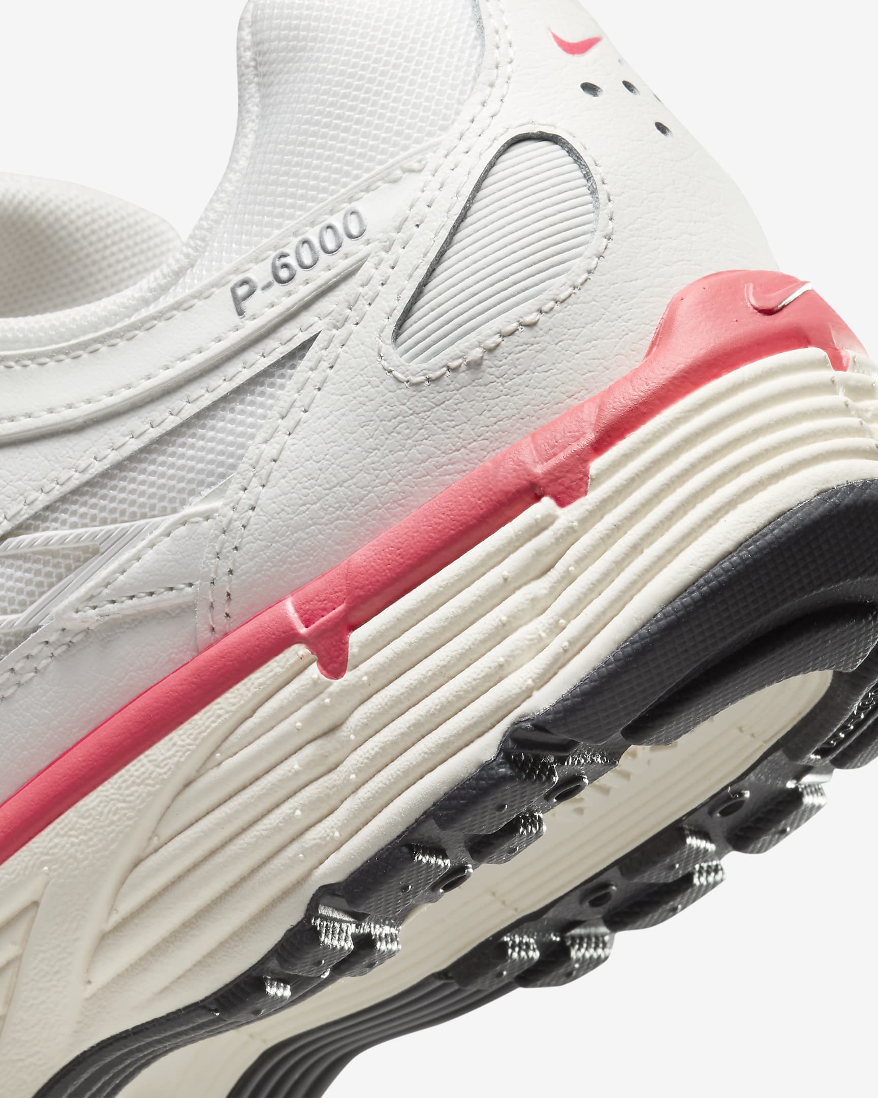 Chaussure Nike P-6000 - Sail/Noir/Guava Ice/Aster Pink