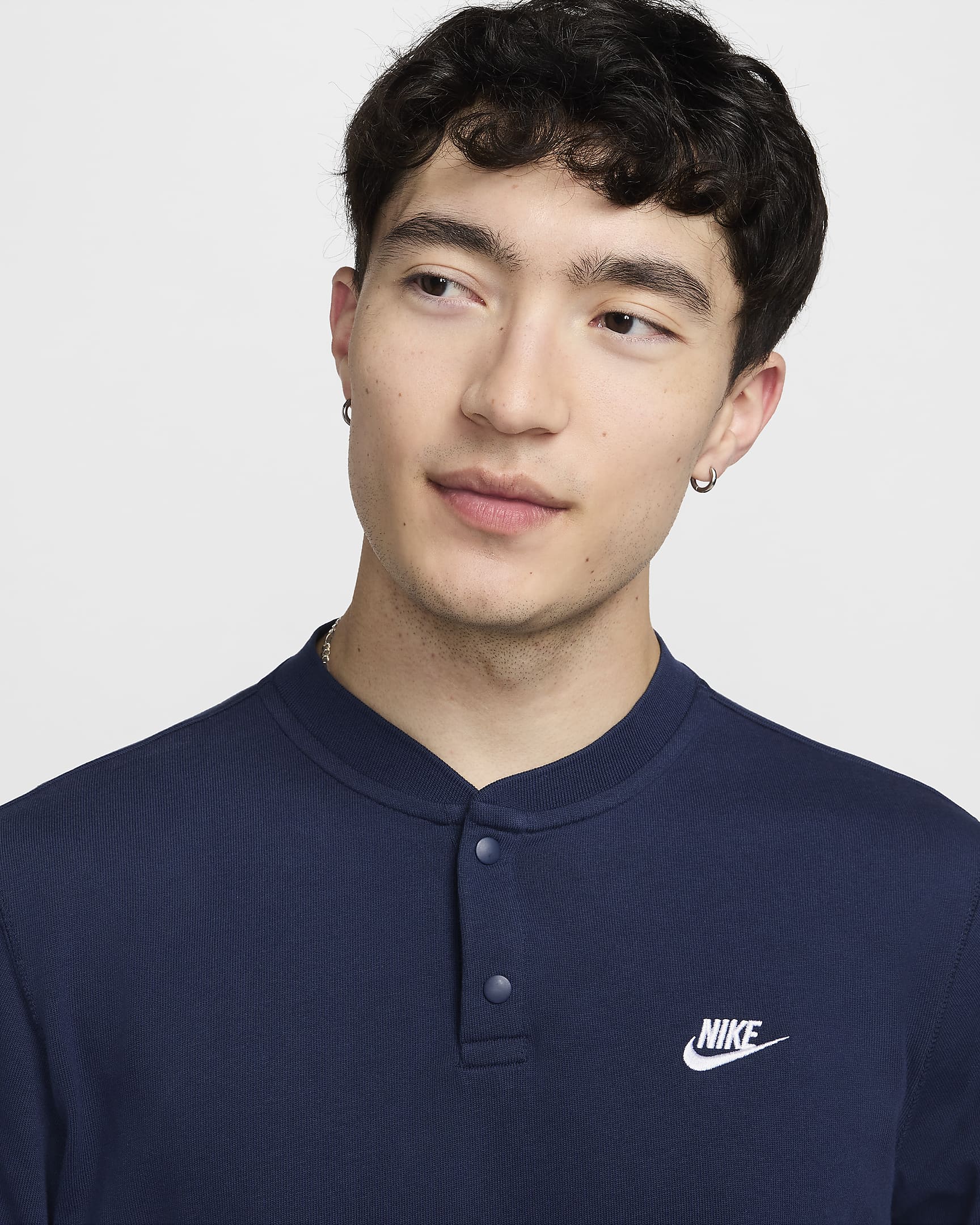 Henley de manga larga para hombre Nike Club - Azul marino medianoche/Azul marino medianoche/Blanco