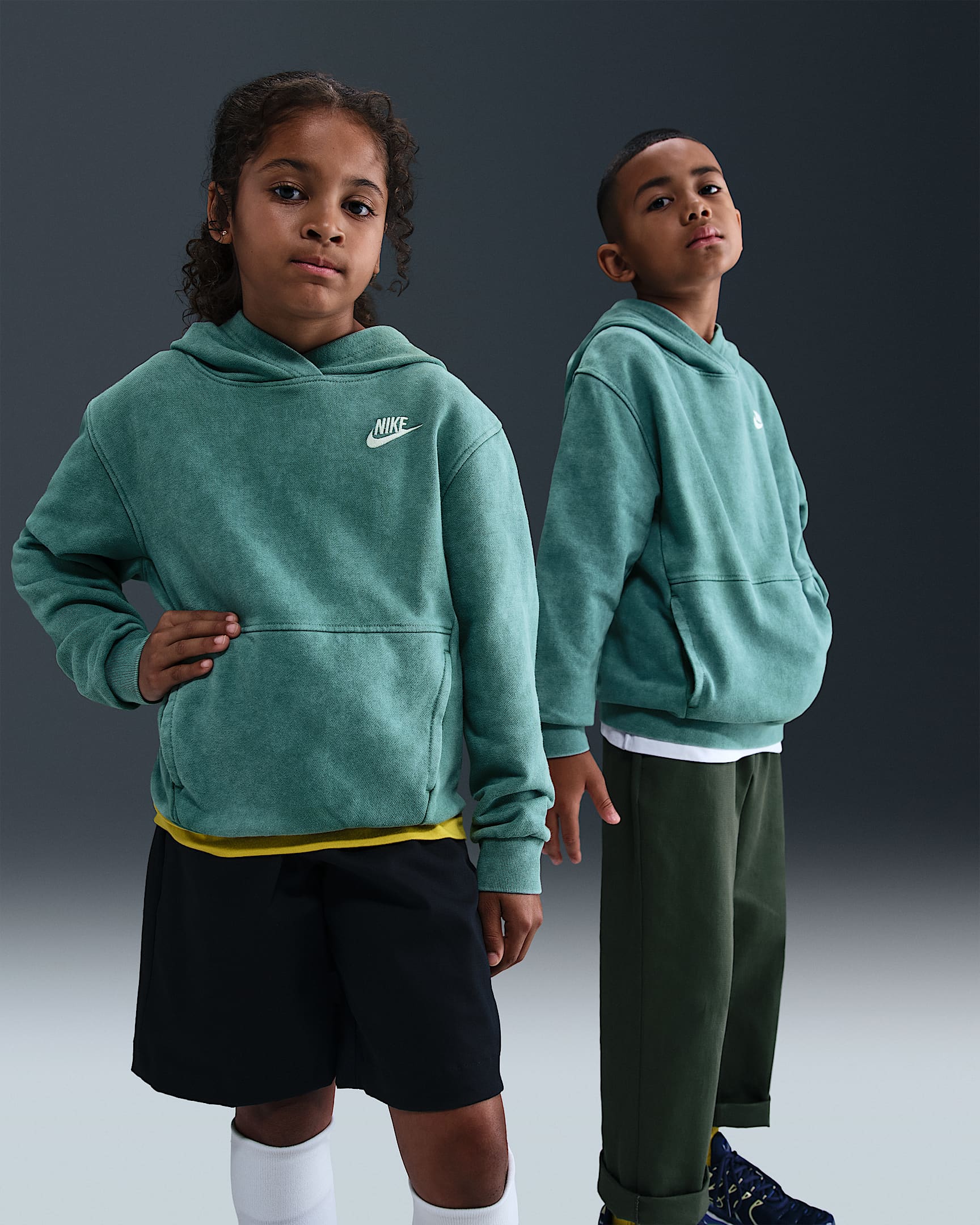 Nike Sportswear Genç Çocuk Kapüşonlu Sweatshirt'ü - Bicoastal/Beyaz