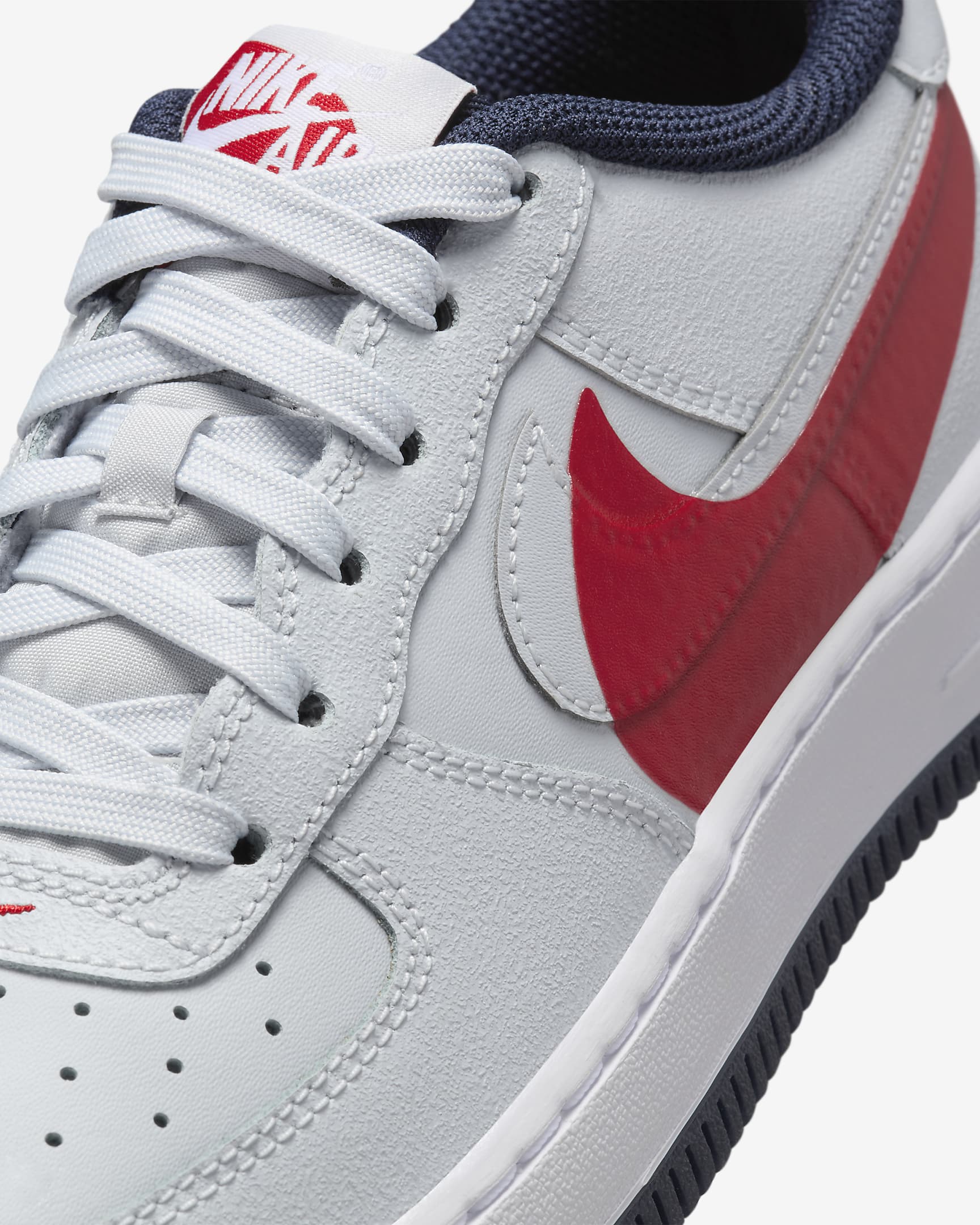 Nike Air Force 1 LV8 4 sko til store barn - Pure Platinum/University Red/Obsidian/Pure Platinum