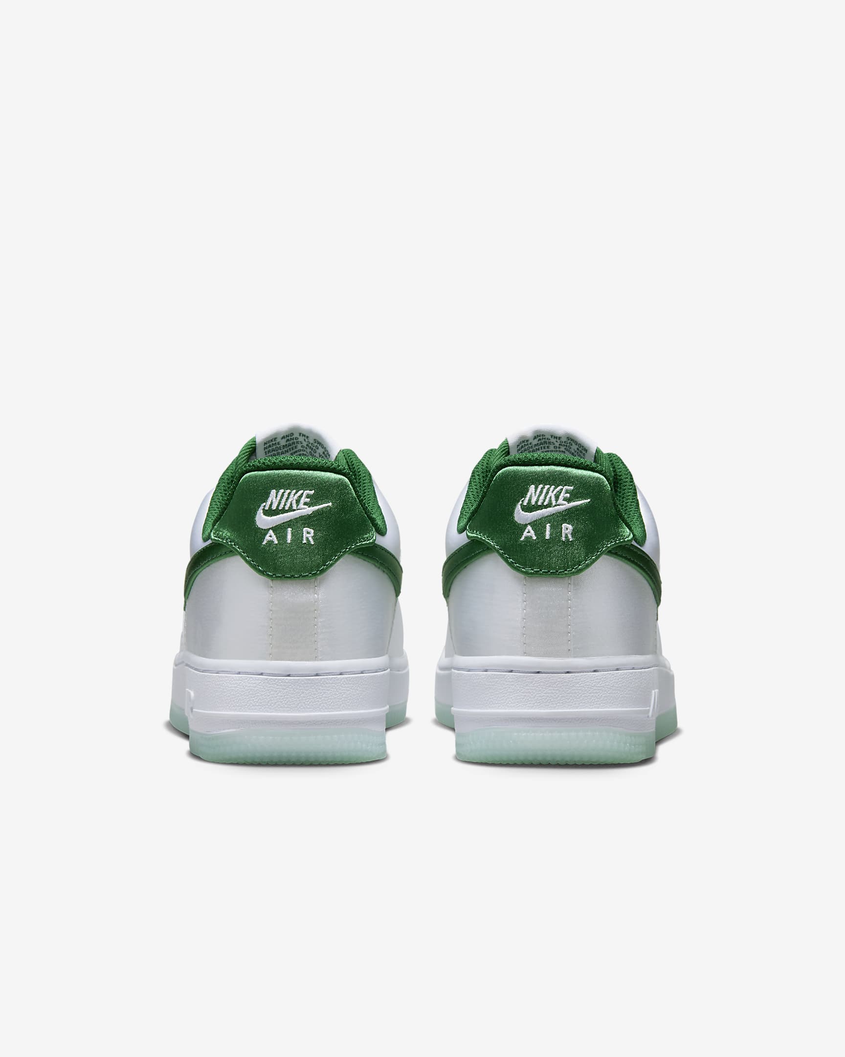 what is the difference between nike air force 1 gs and 07
