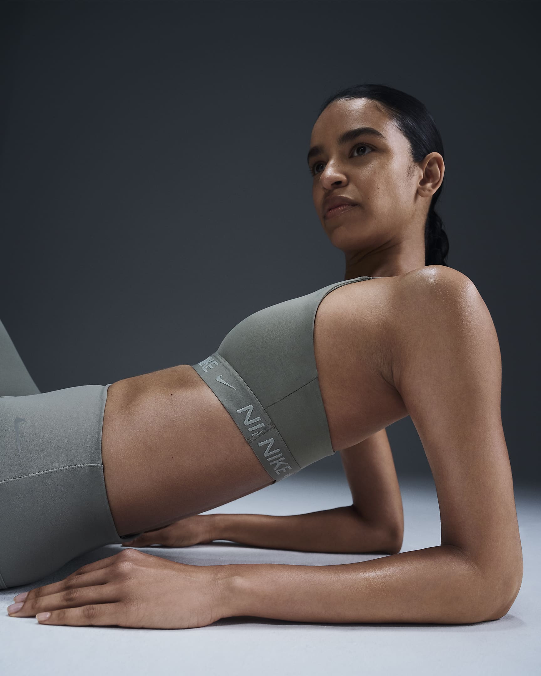 Nike Indy Light Support Sostenidors esportius regulables amb coixinet - Dona - Light Army