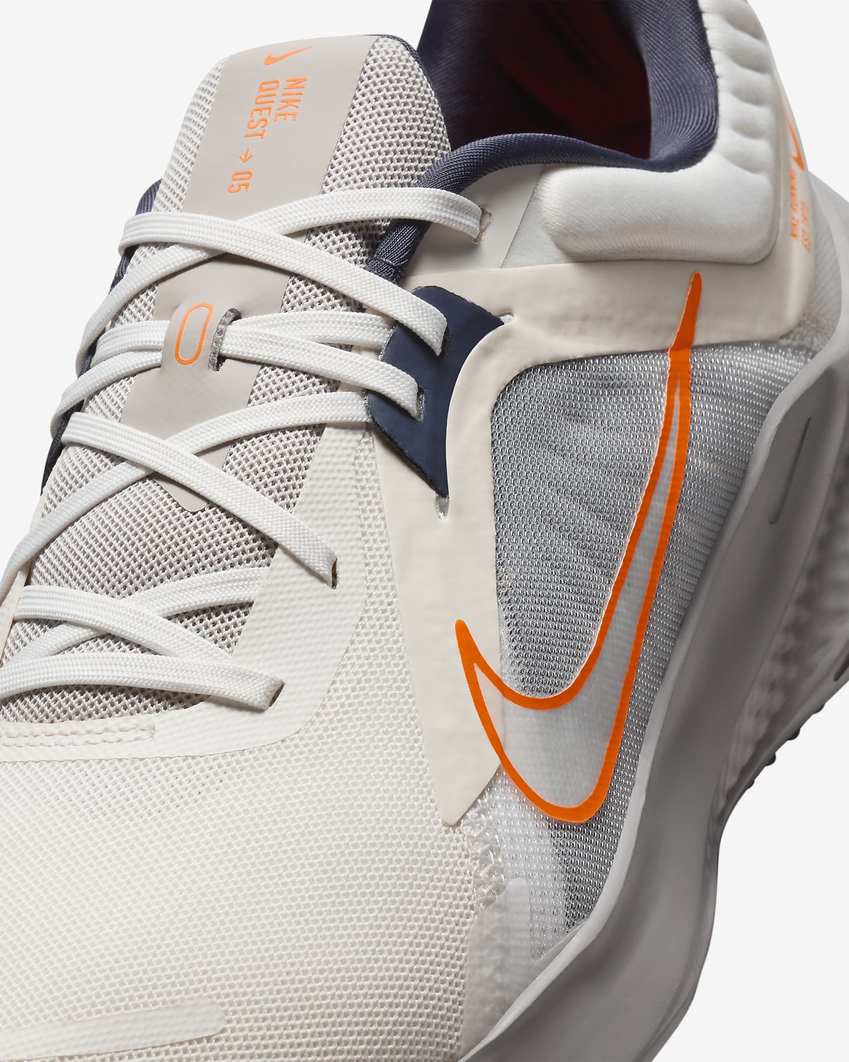 Tenis de correr en pavimento para hombre Nike Quest 5 - Vela/Trueno azul/Mena de hierro claro/Naranja total