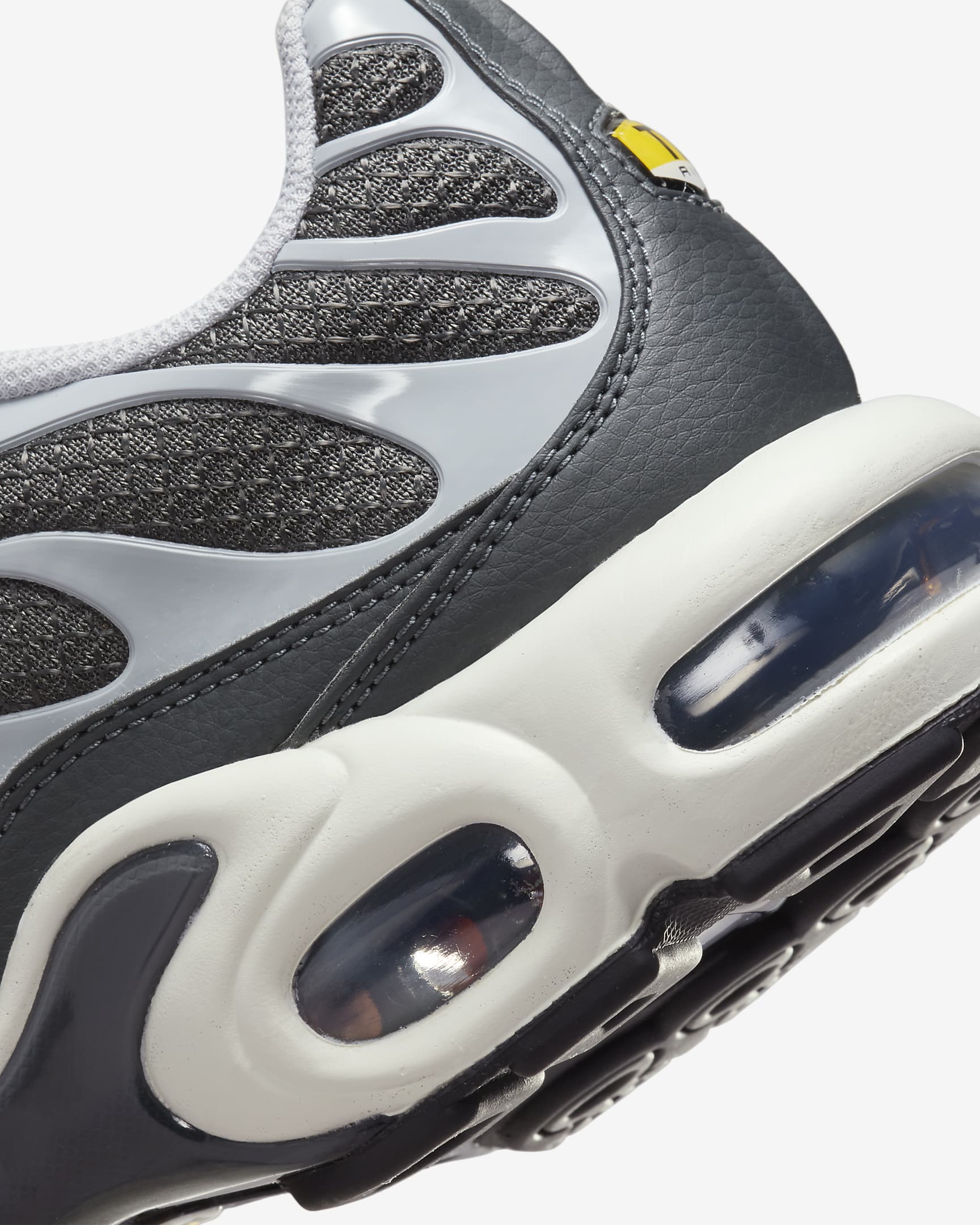 Nike Air Max Plus SE Men's Shoes. Nike LU