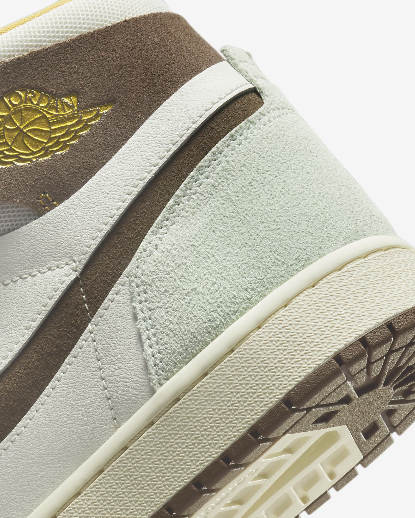 comfortable workout sneakers