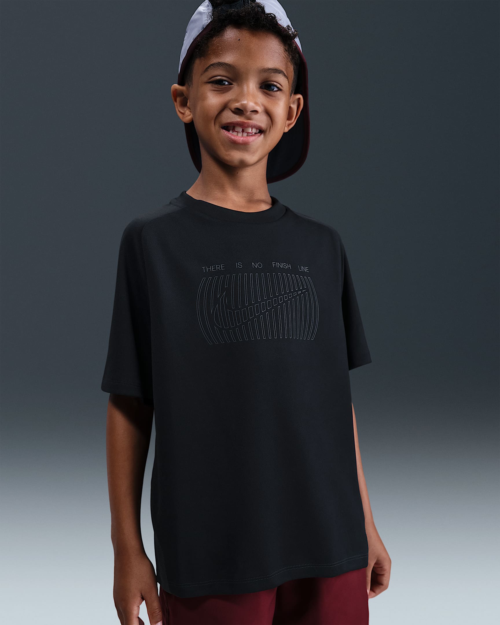 Nike Sportswear Multi Dri-FIT T-Shirt (ältere Kinder, Jungen) - Schwarz/Dark Smoke Grey/Dark Smoke Grey