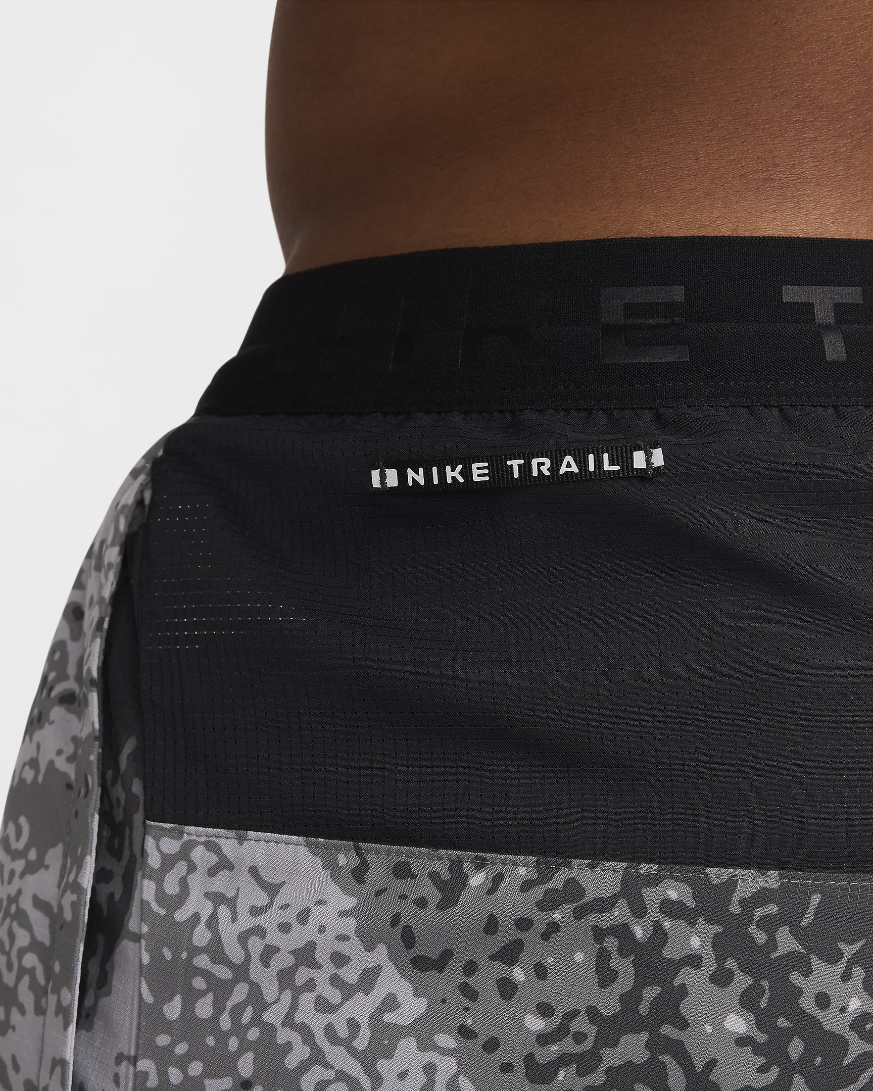 Short de running Dri-FIT avec sous-short intégré 18 cm Nike Trail Stride pour homme - Iron Grey/Noir/Summit White