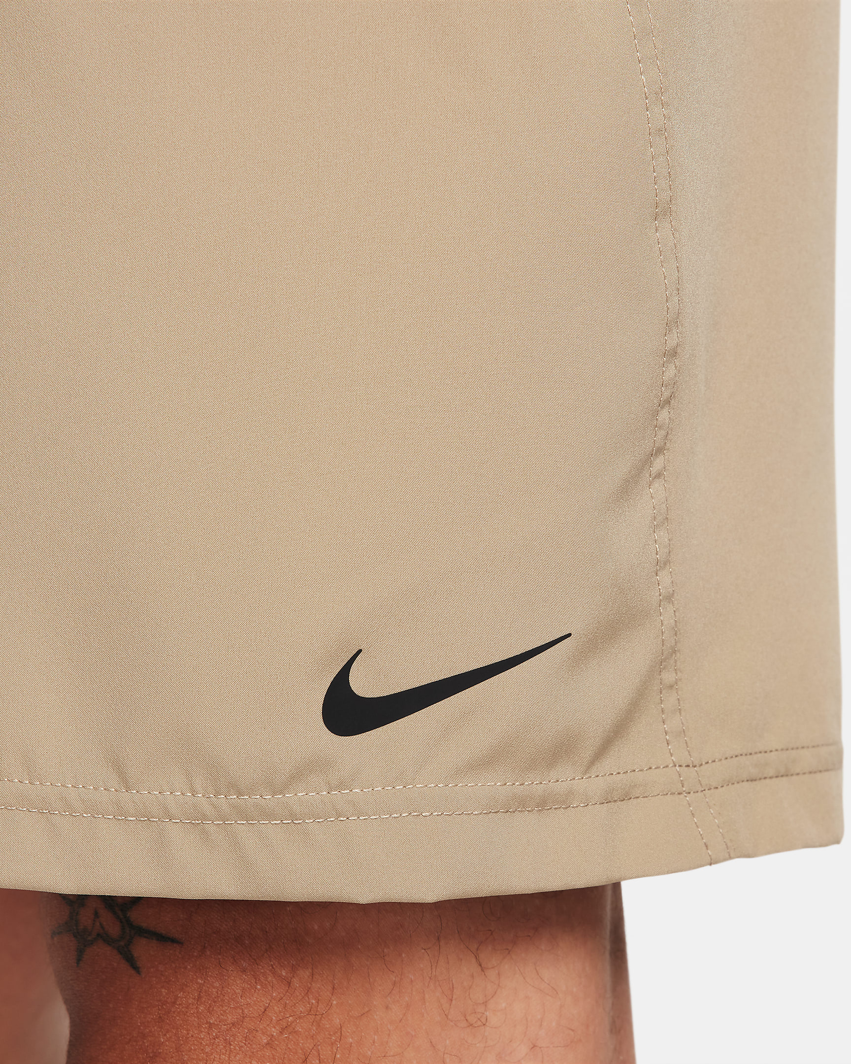 Shorts versátiles Dri-FIT de 23 cm sin forro para hombre Nike Form - Caqui/Negro