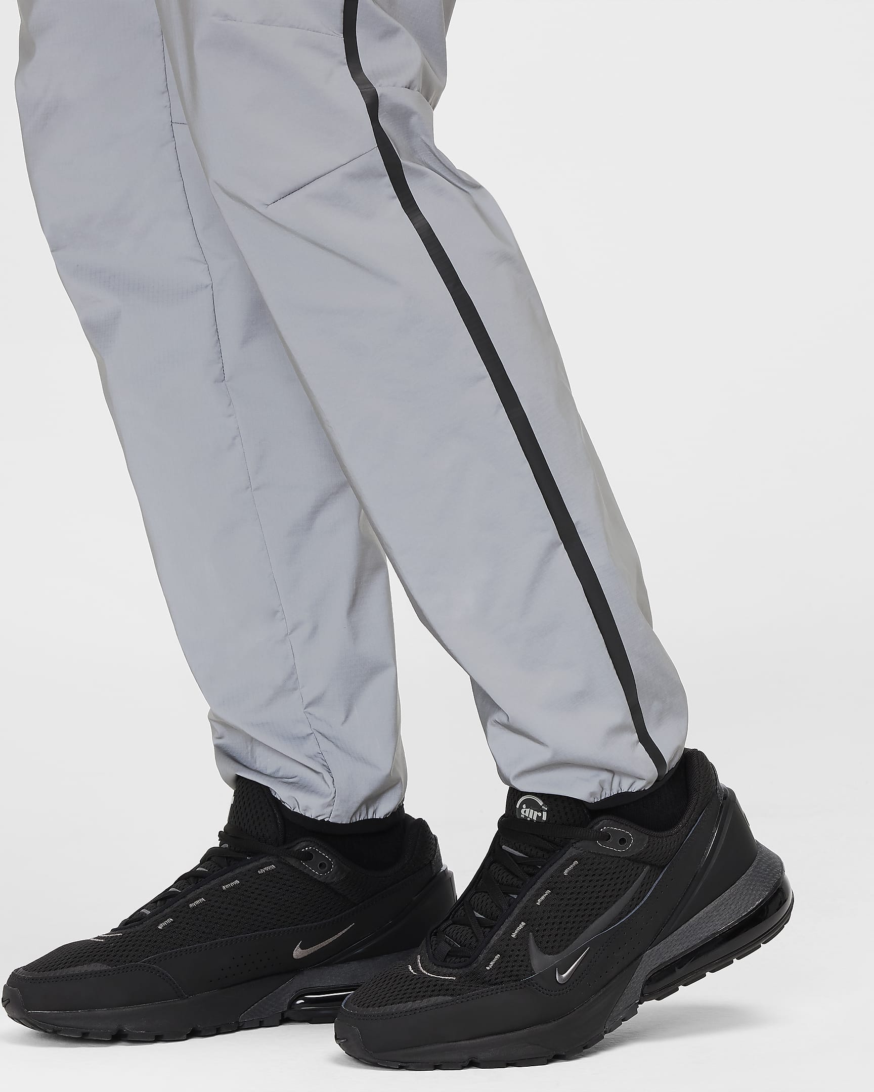 Nike Tech Men's Woven Flash Trousers - Reflect Silver/Black