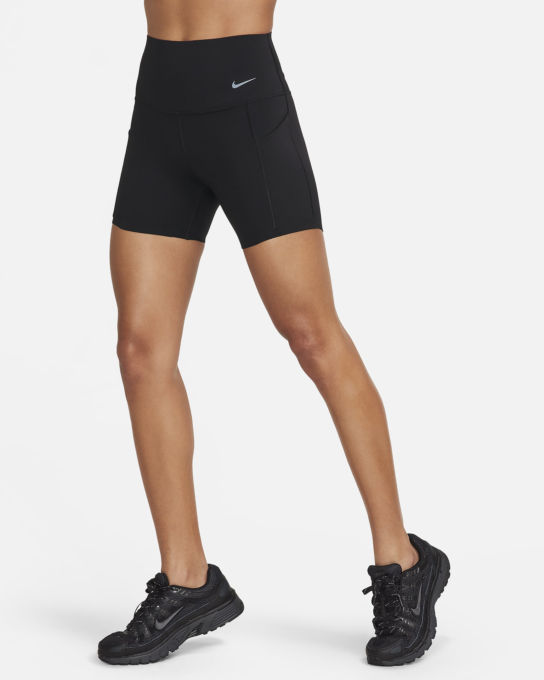 Nike Universa-cykelshorts (13 cm) med medium støtte, høj talje og lommer til kvinder - sort/sort