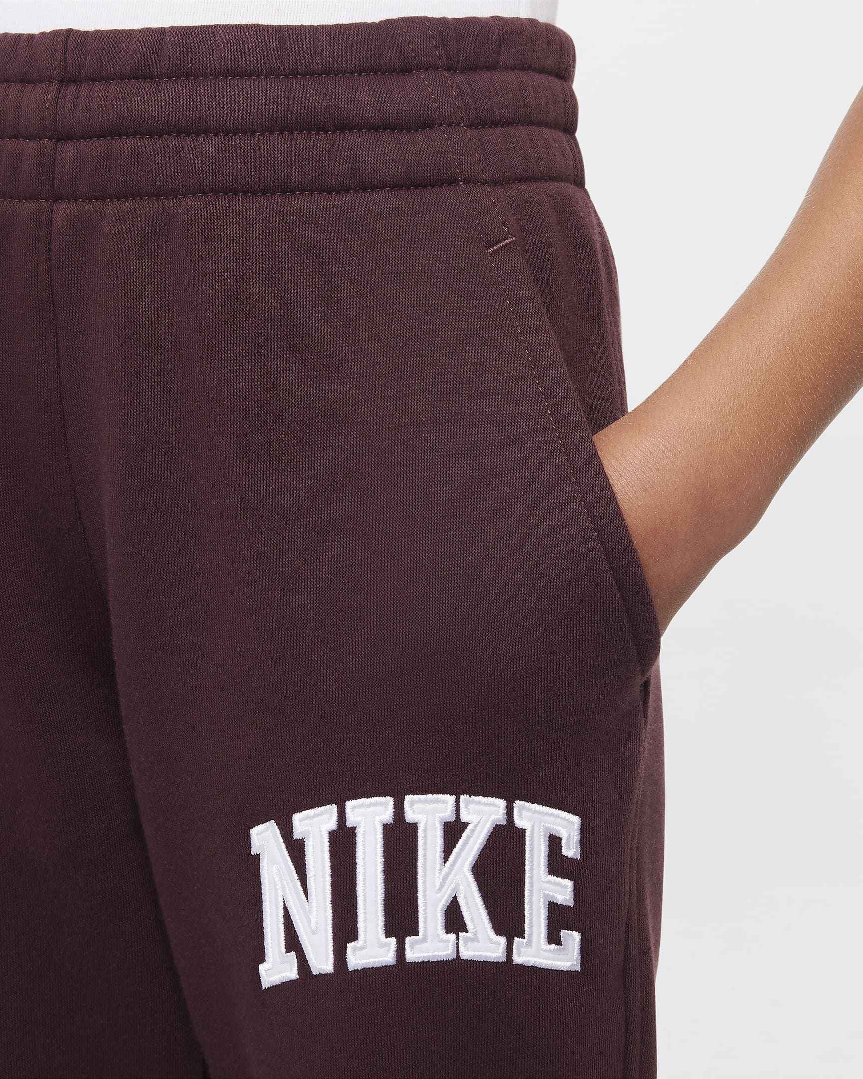 กางเกงจ๊อกกิ้งเด็กโต Nike Sportswear Club Fleece - Burgundy Crush/ขาว