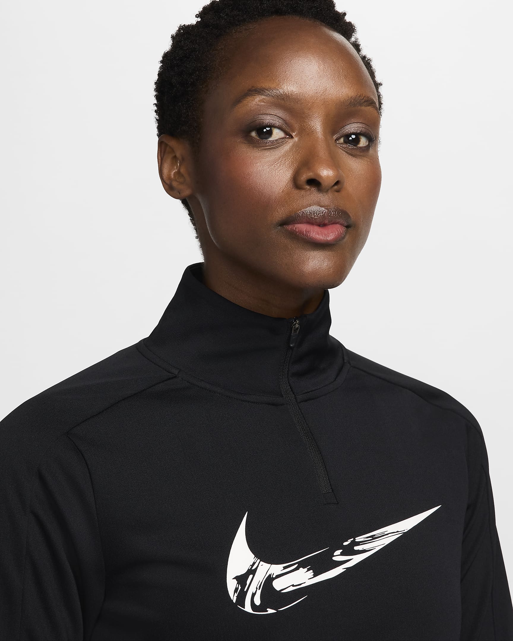 Nike Swoosh Dri-FIT Çeyrek Fermuarlı Kadın Koşu Üstü - Siyah/Beyaz