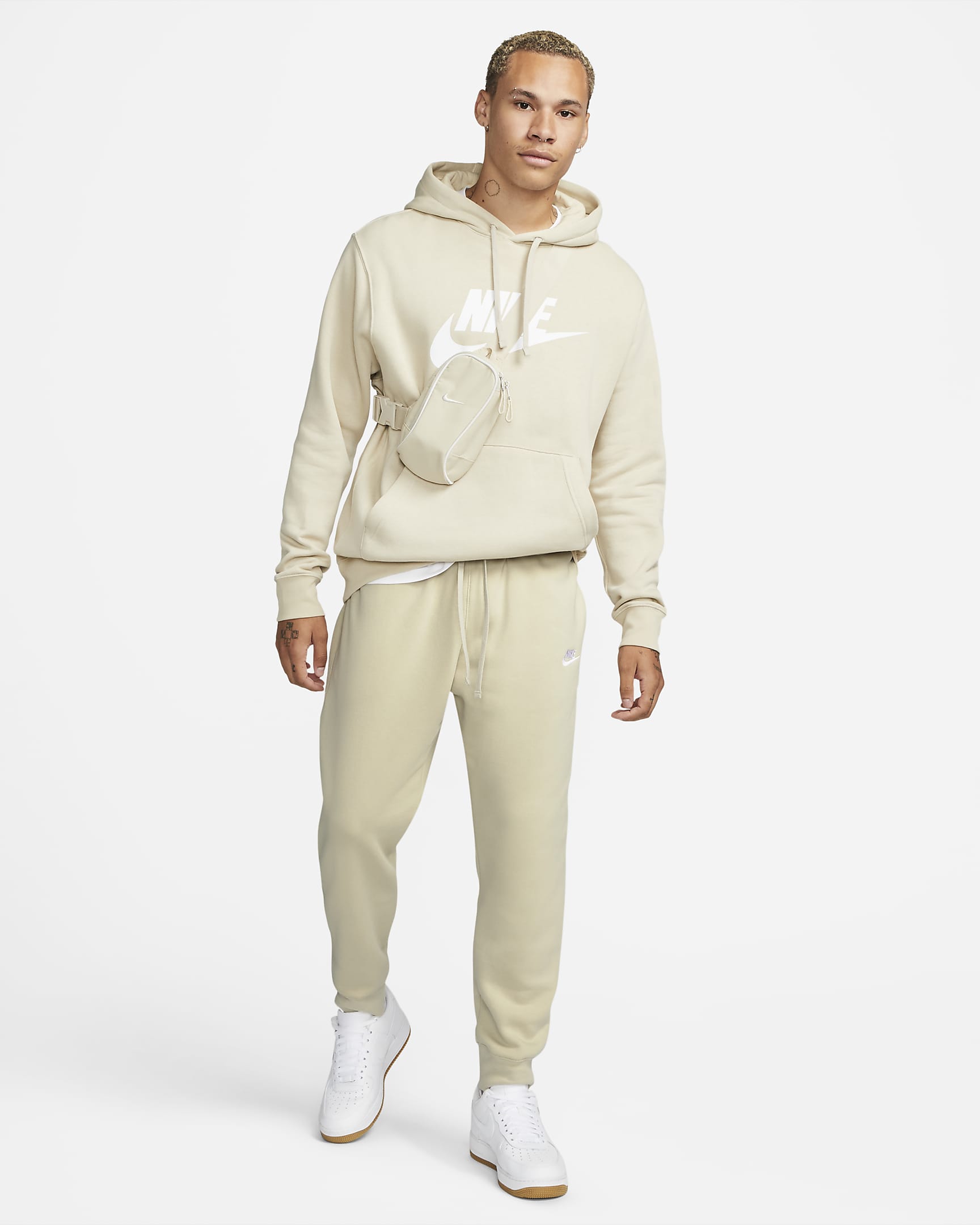 Nike Sportswear Club Fleece Joggers. Nike AT