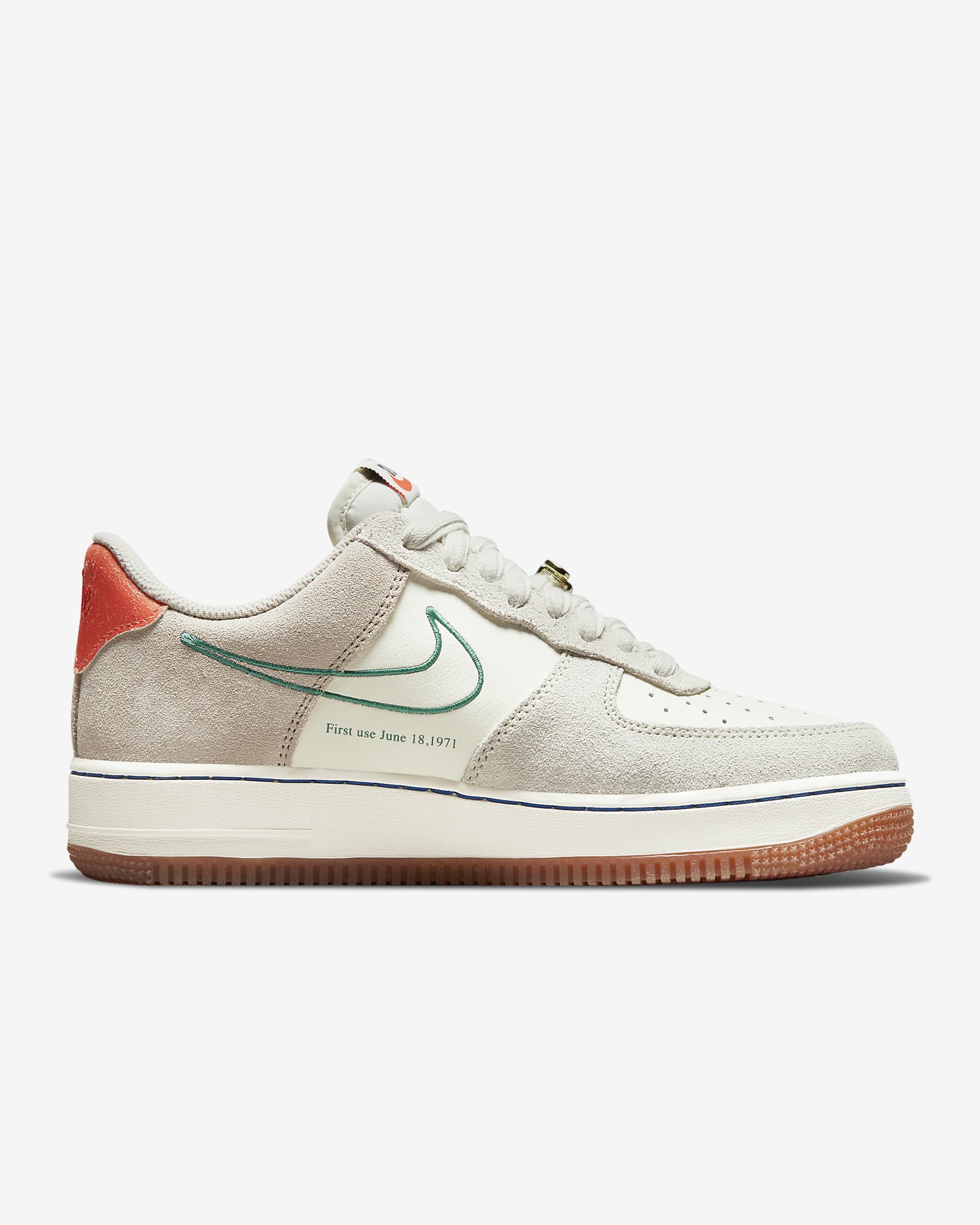 Nike Air Force 1 '07 SE Women's Shoe - Sail/Cream II/Light Bone/Green Noise