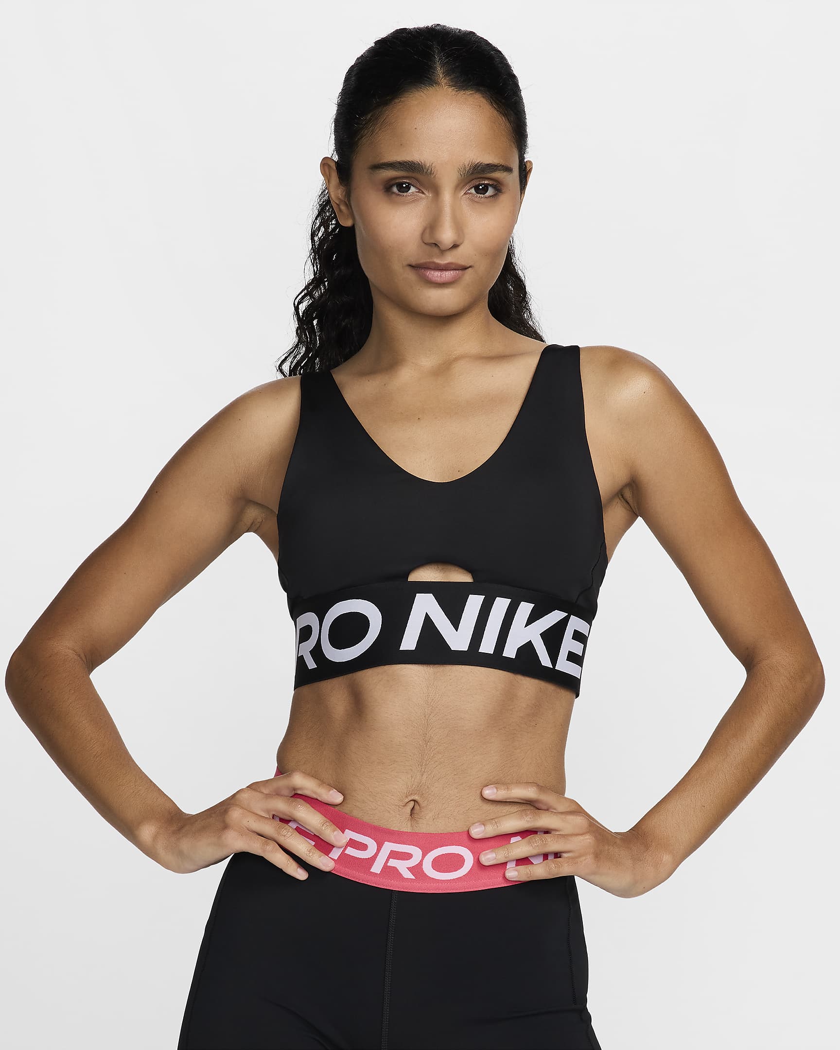 Nike Pro Indy Plunge közepes tartást adó, párnázott női sportmelltartó - Fekete/Fehér/Fehér