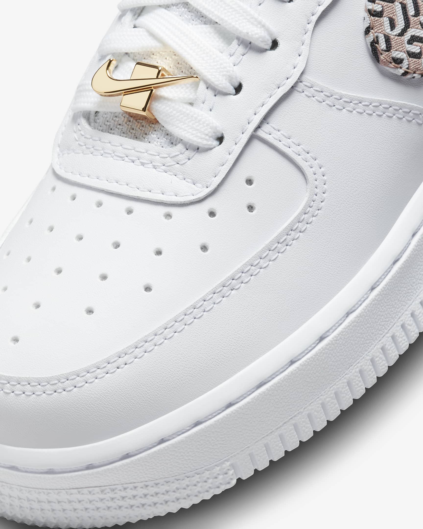 wmns nike air force 1 lx