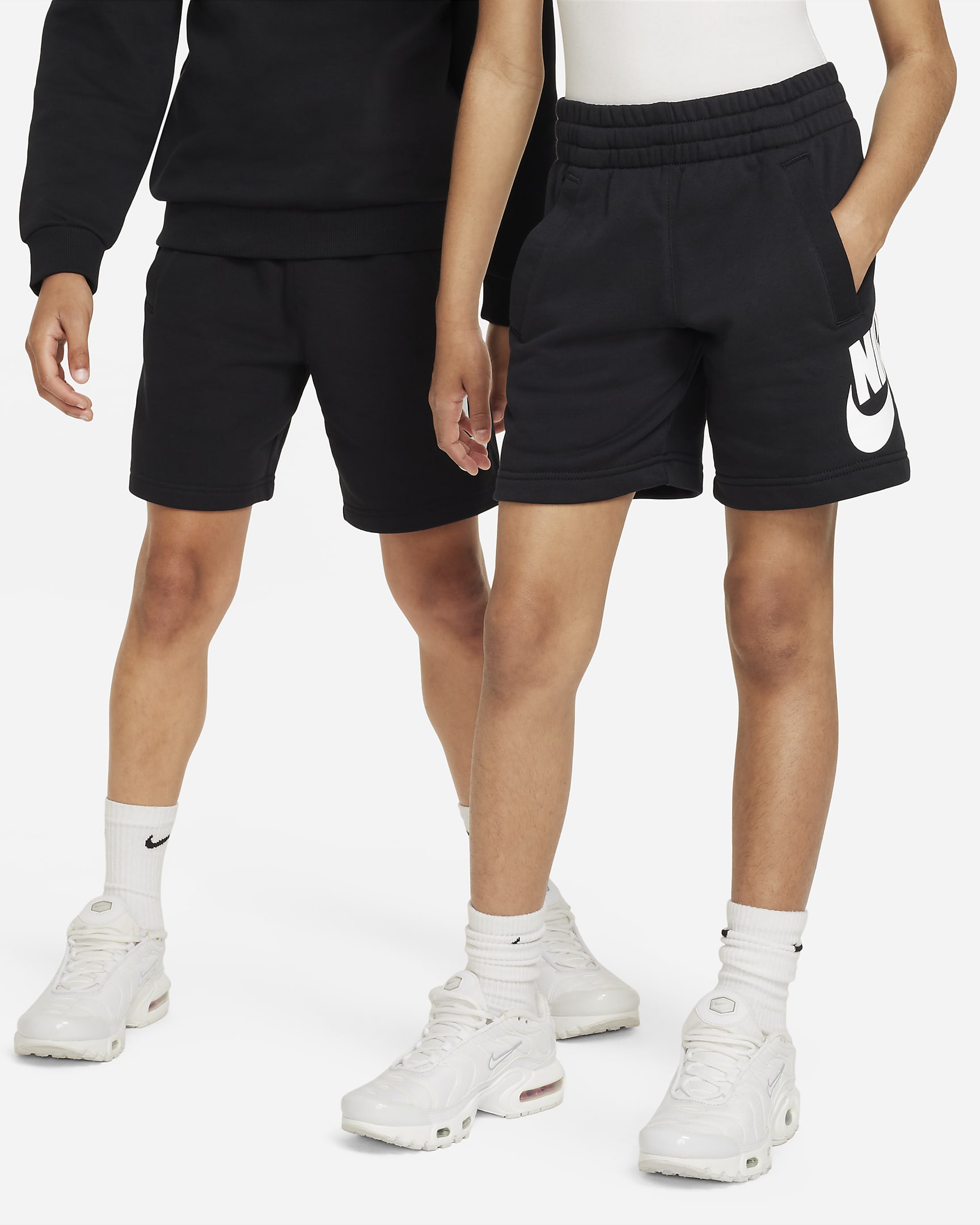 Calções em tecido moletão Nike Sportswear Club Fleece Júnior - Preto/Branco