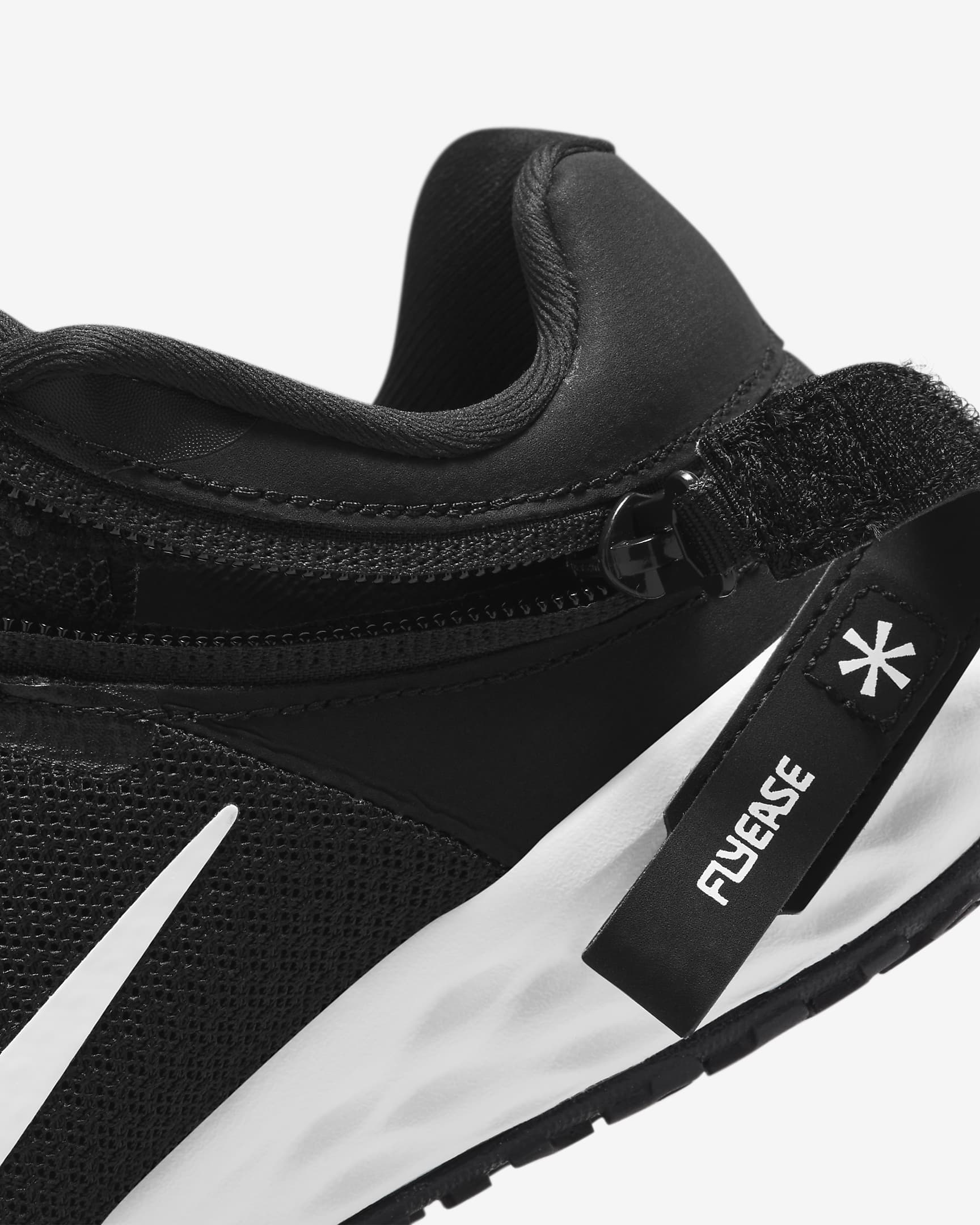 Nike Revolution 6 FlyEase Schuhe für einfaches Anziehen/Ausziehen für jüngere Kinder - Schwarz/Dark Smoke Grey/Weiß