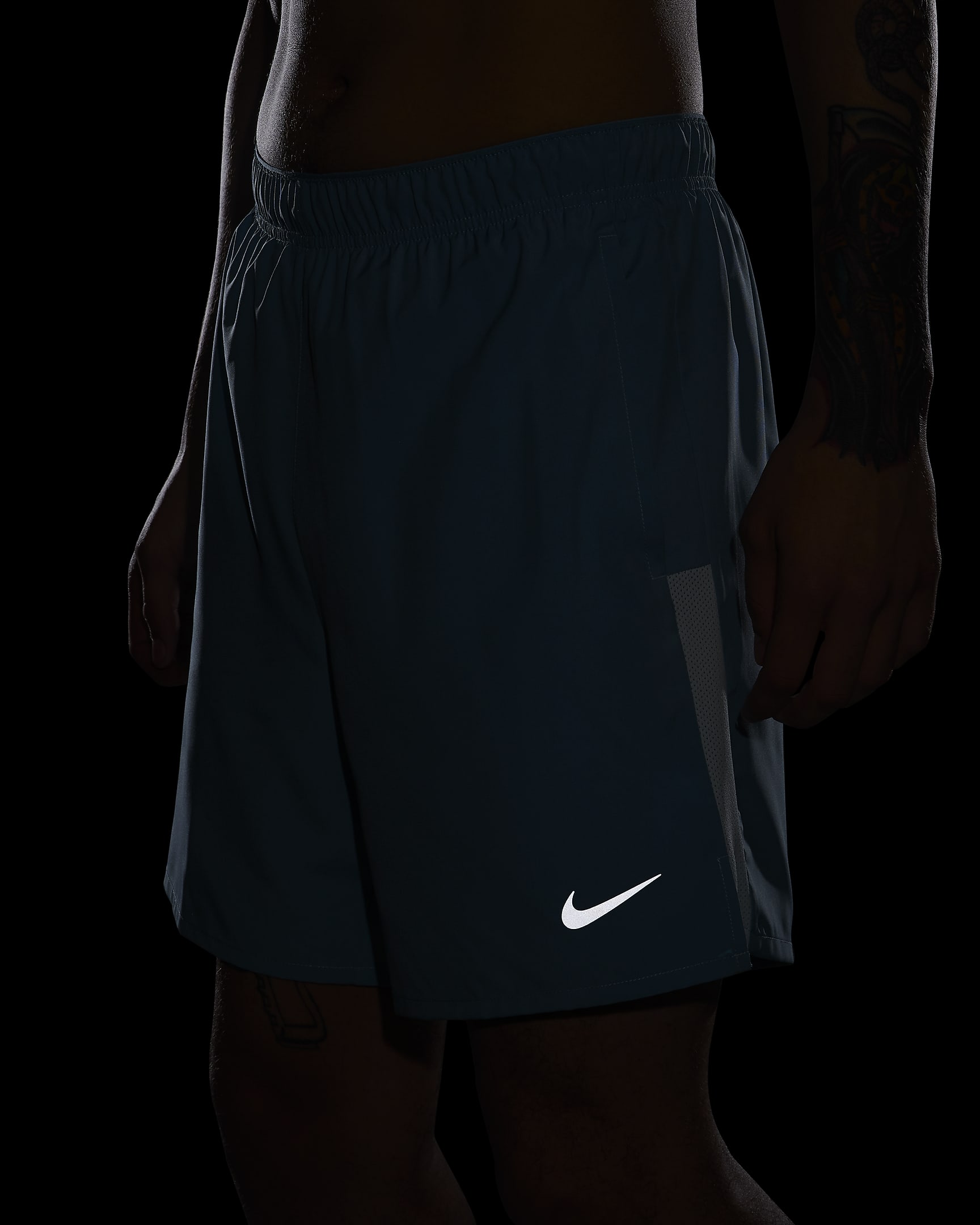 Nike Challenger Dri-FIT 2-in-1-Laufshorts für Herren (ca. 18 cm) - Denim Turquoise/Glacier Blue/Schwarz