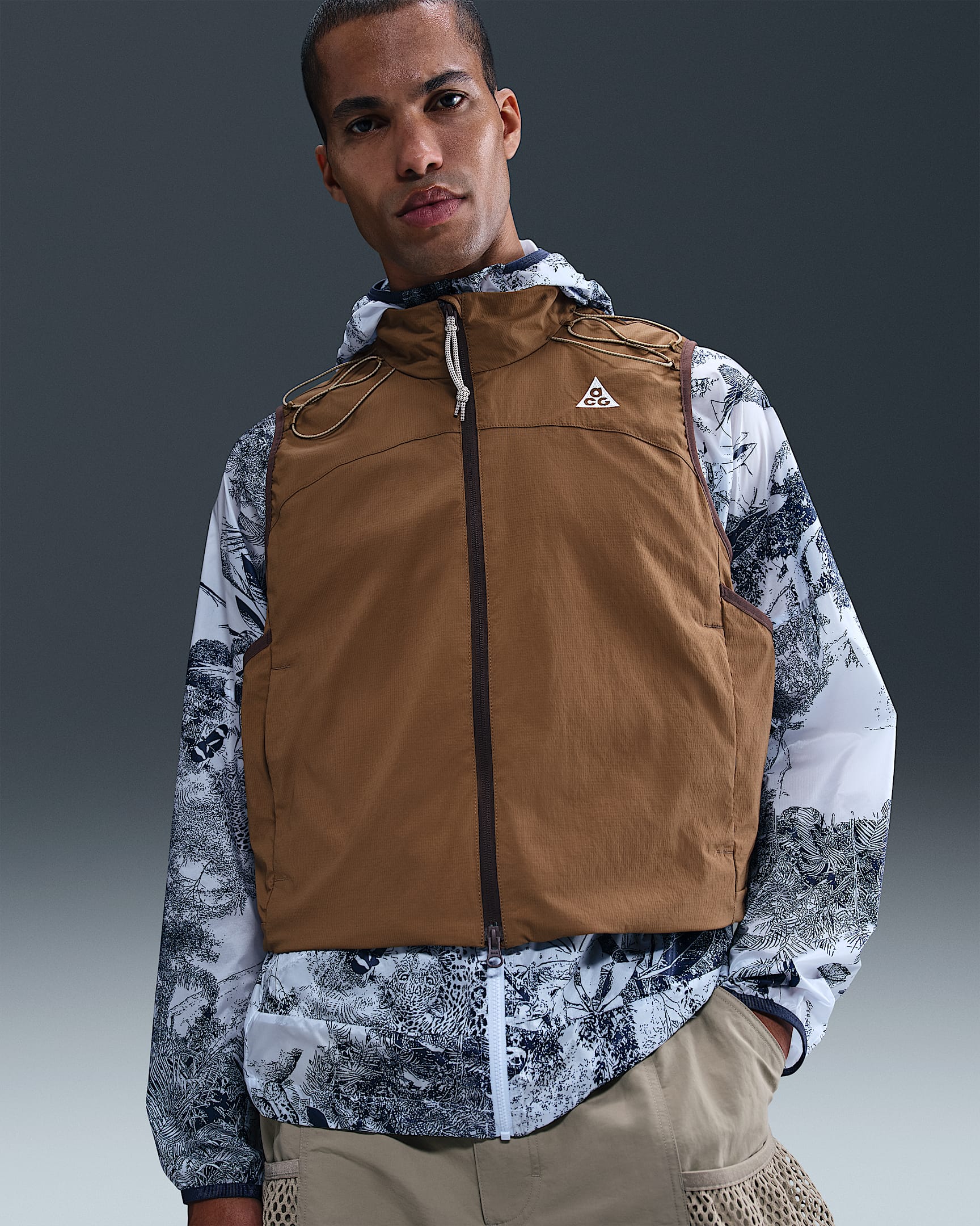 Chaleco Nike ACG "Death Bloom" - Marrón musgo/Marrón barroco/Beige paracaídas/Blanco cumbre