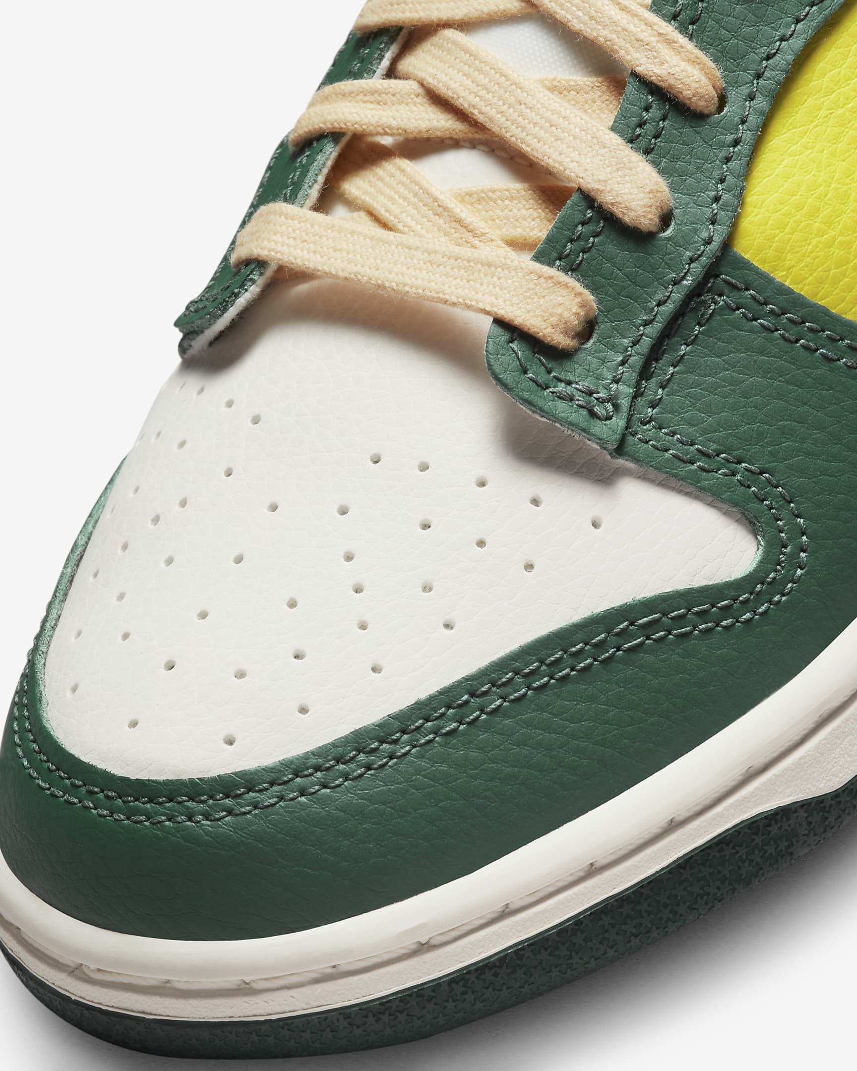 Nike Dunk Low SE Women's Shoes. Nike VN