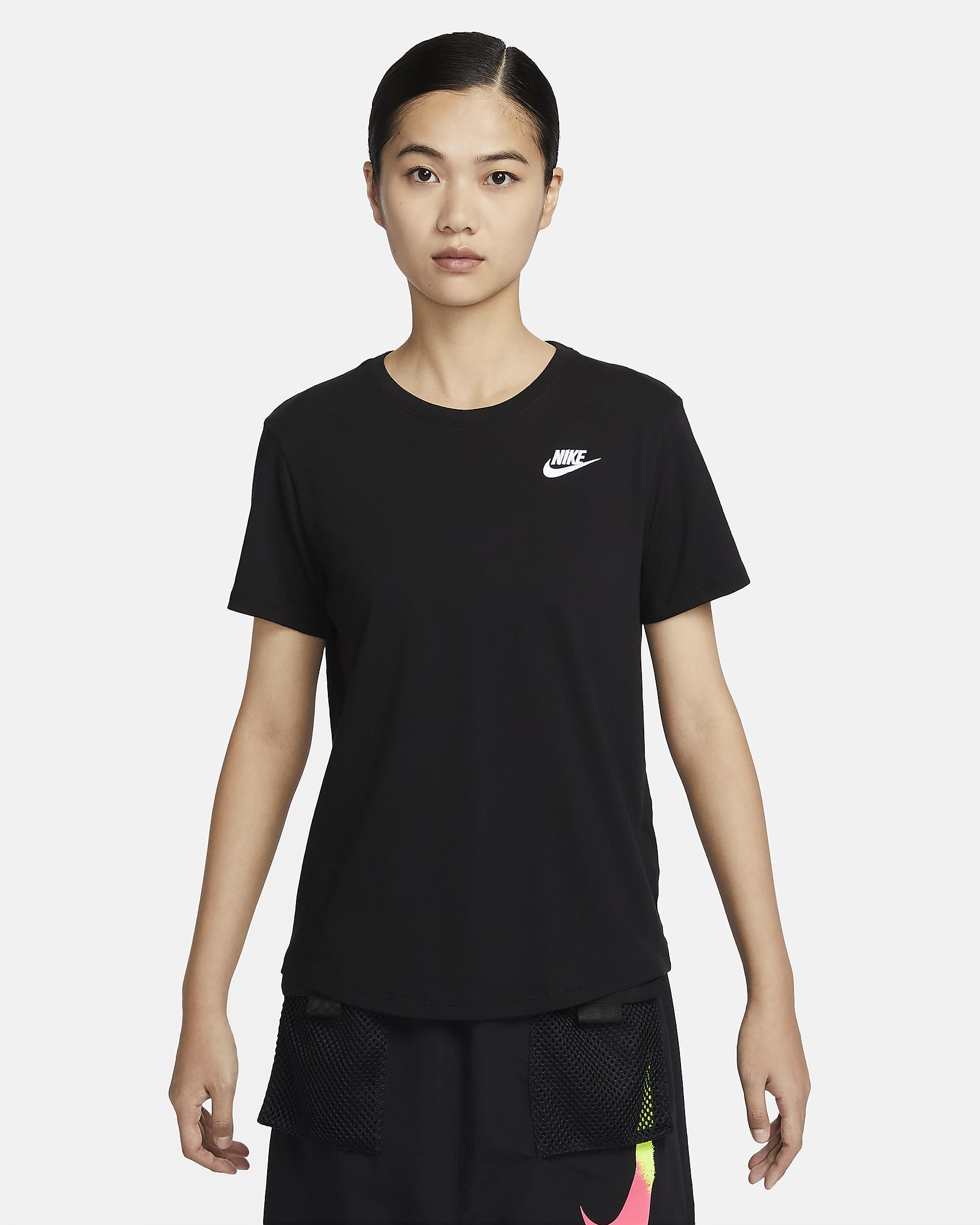 Nike Sportswear Club Essentials Women's T-Shirt - Black/White