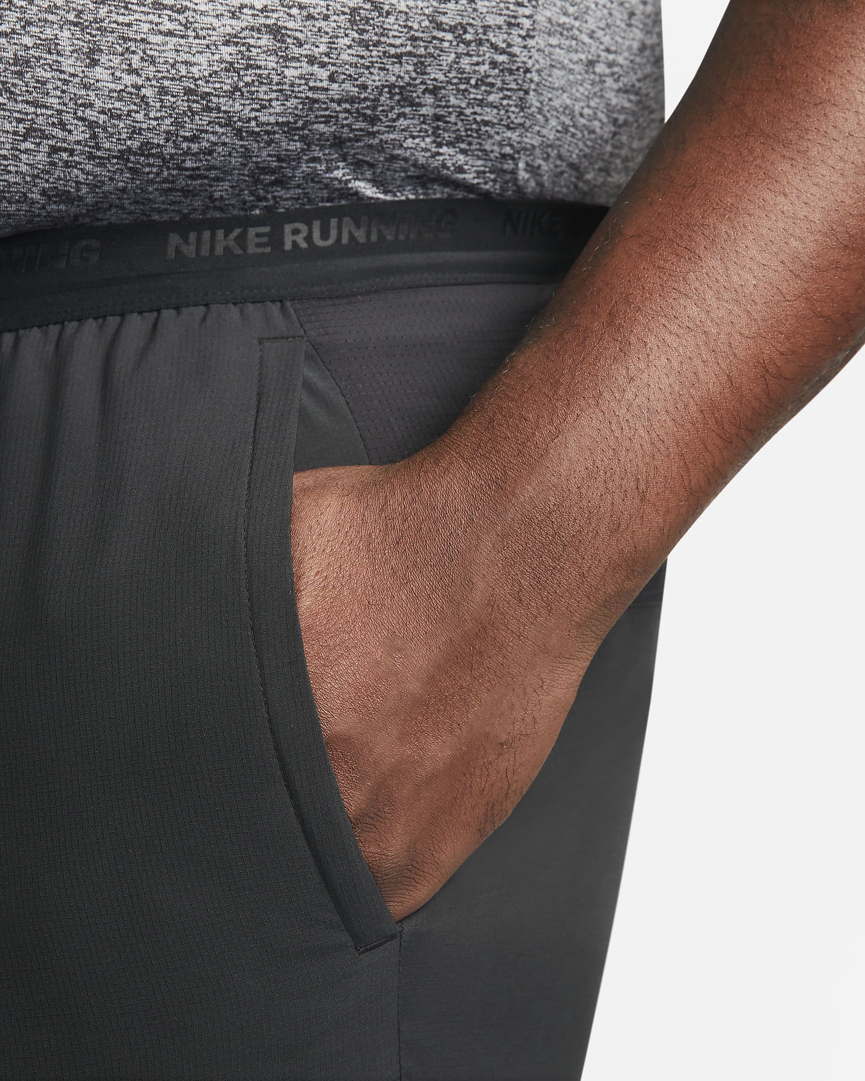 Short de running 2-en-1 18 cm Dri-FIT Nike Stride pour homme - Noir/Noir/Noir