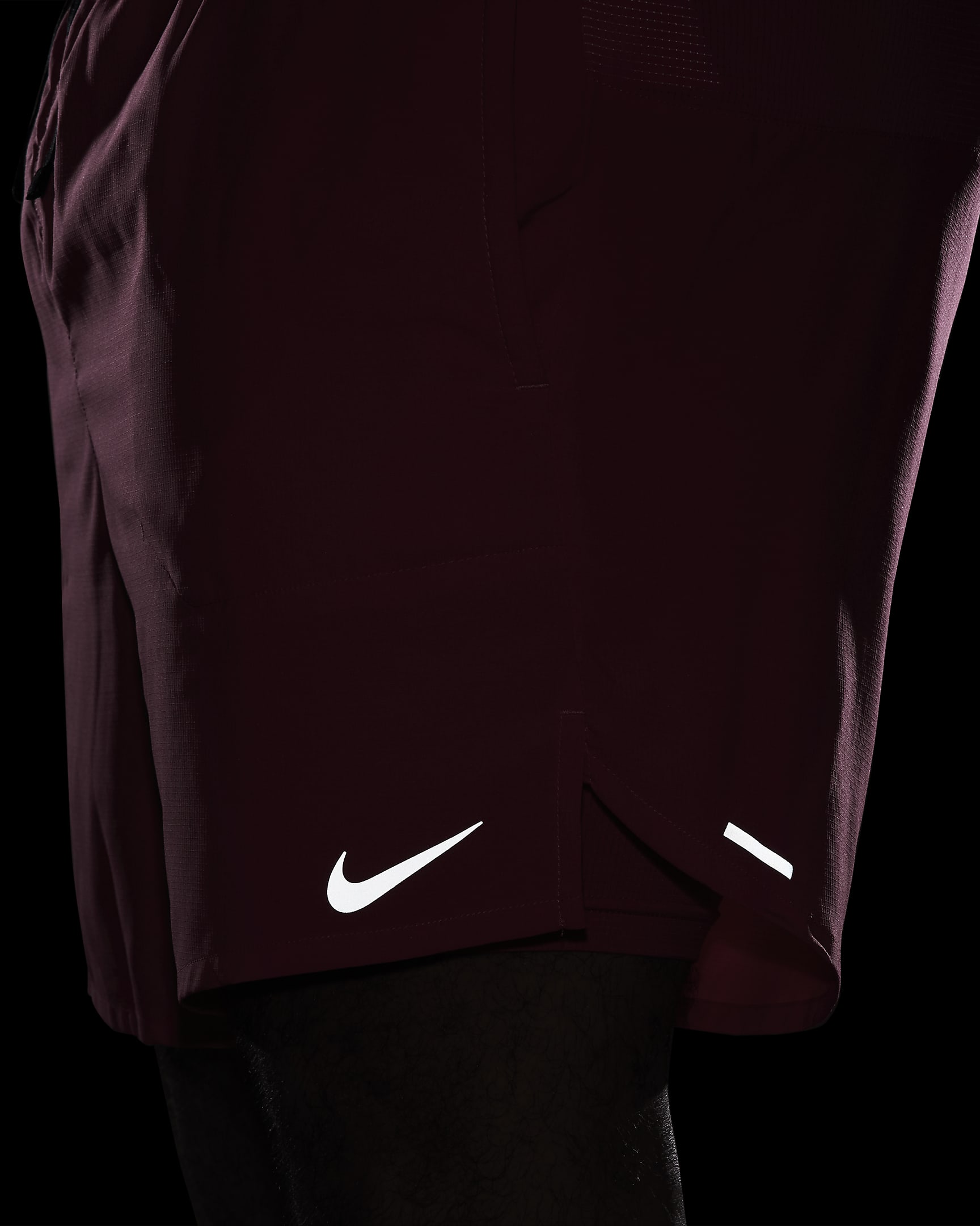 Nike Stride Dri-FIT 18 cm-es, 2 az 1-ben férfi futórövidnadrág - Aster Pink/Aster Pink/Fekete