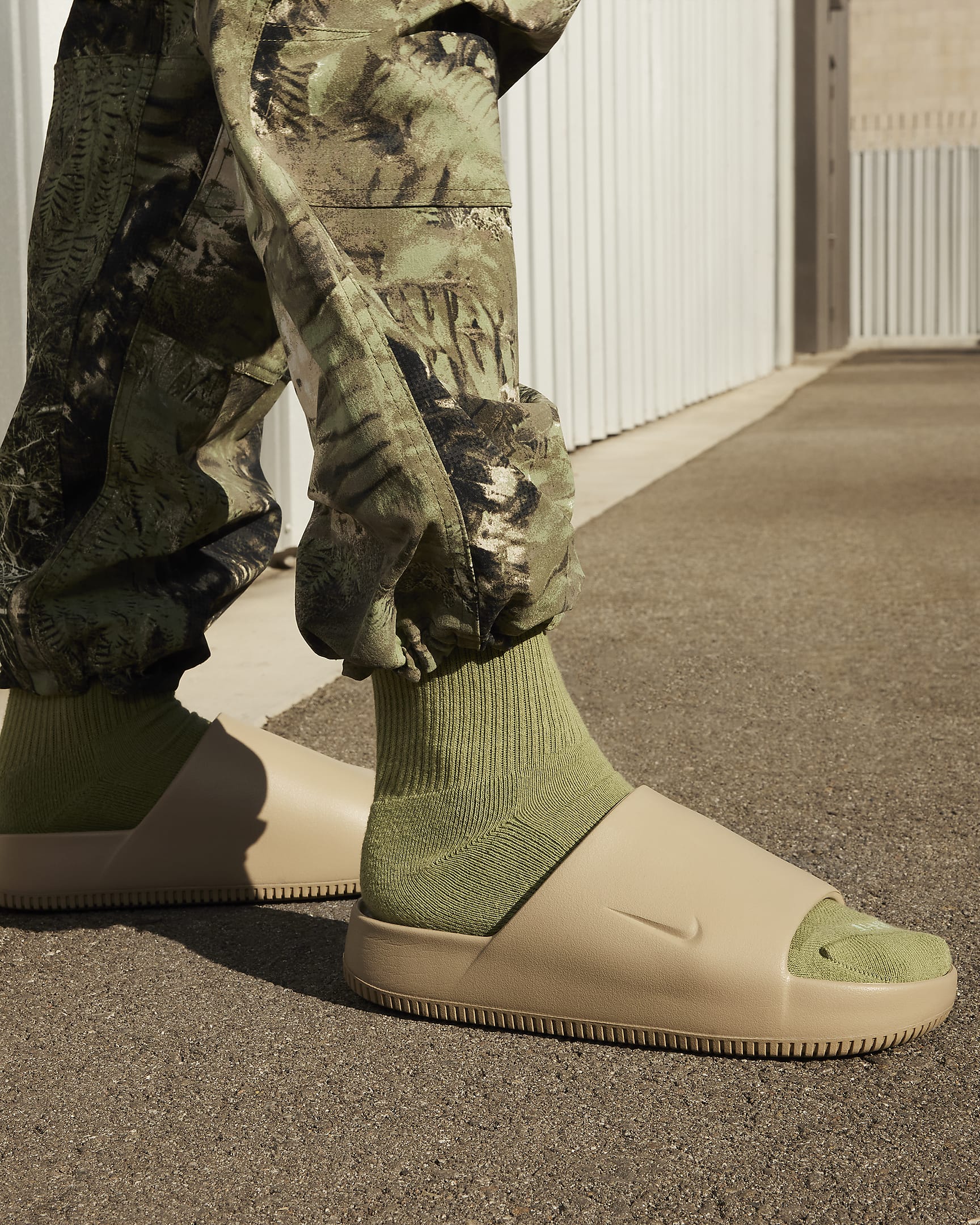 Nike Calm Men's Slides - Khaki/Khaki
