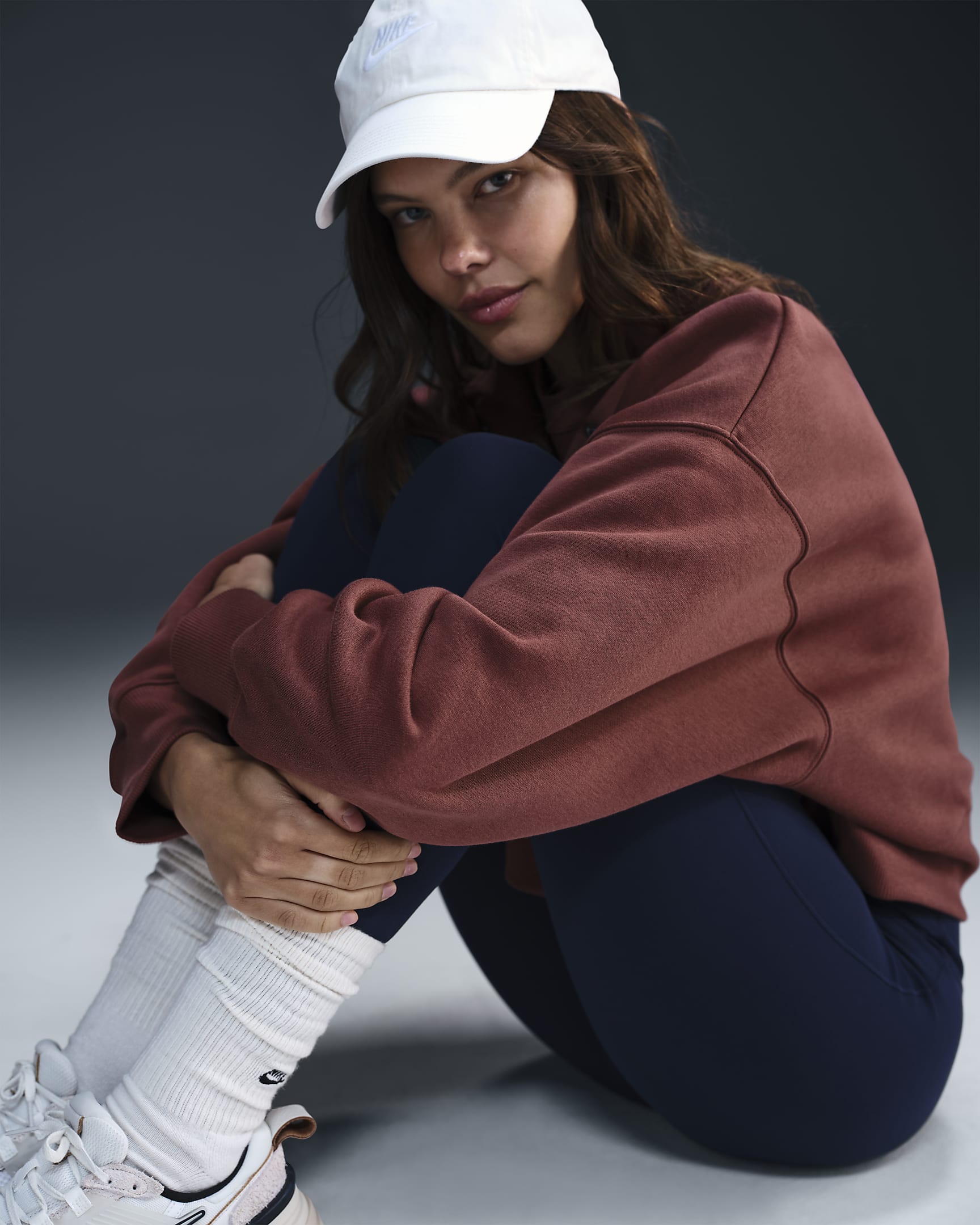 Nike Sportswear Phoenix Fleece Over-Oversized Rundhals-Sweatshirt mit Logo für Damen - Red Sepia/Platinum Violet/Armory Navy