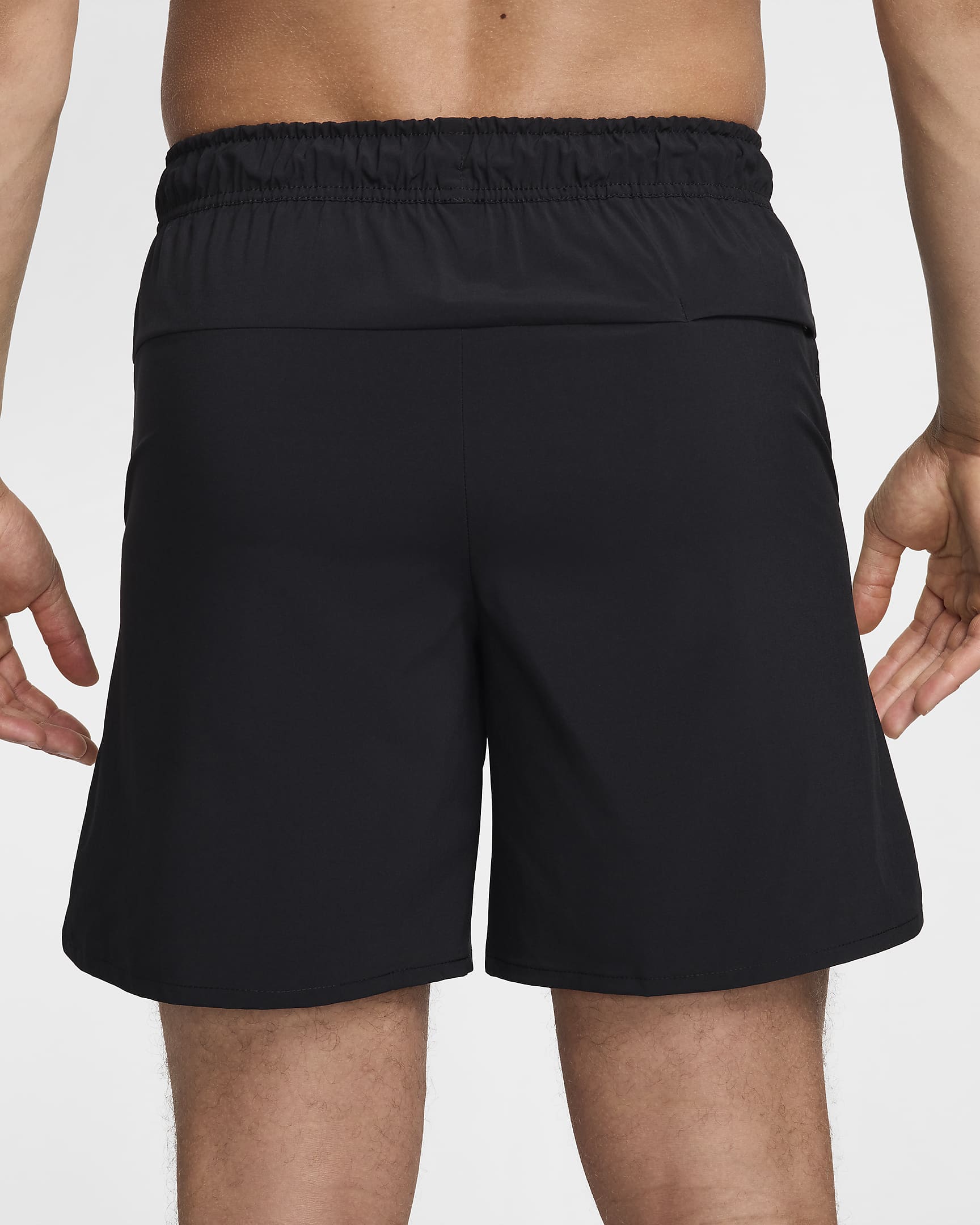 Shorts versátiles Dri-FIT de 18 cm sin forro para hombre Nike Unlimited Swoosh - Negro/Blanco