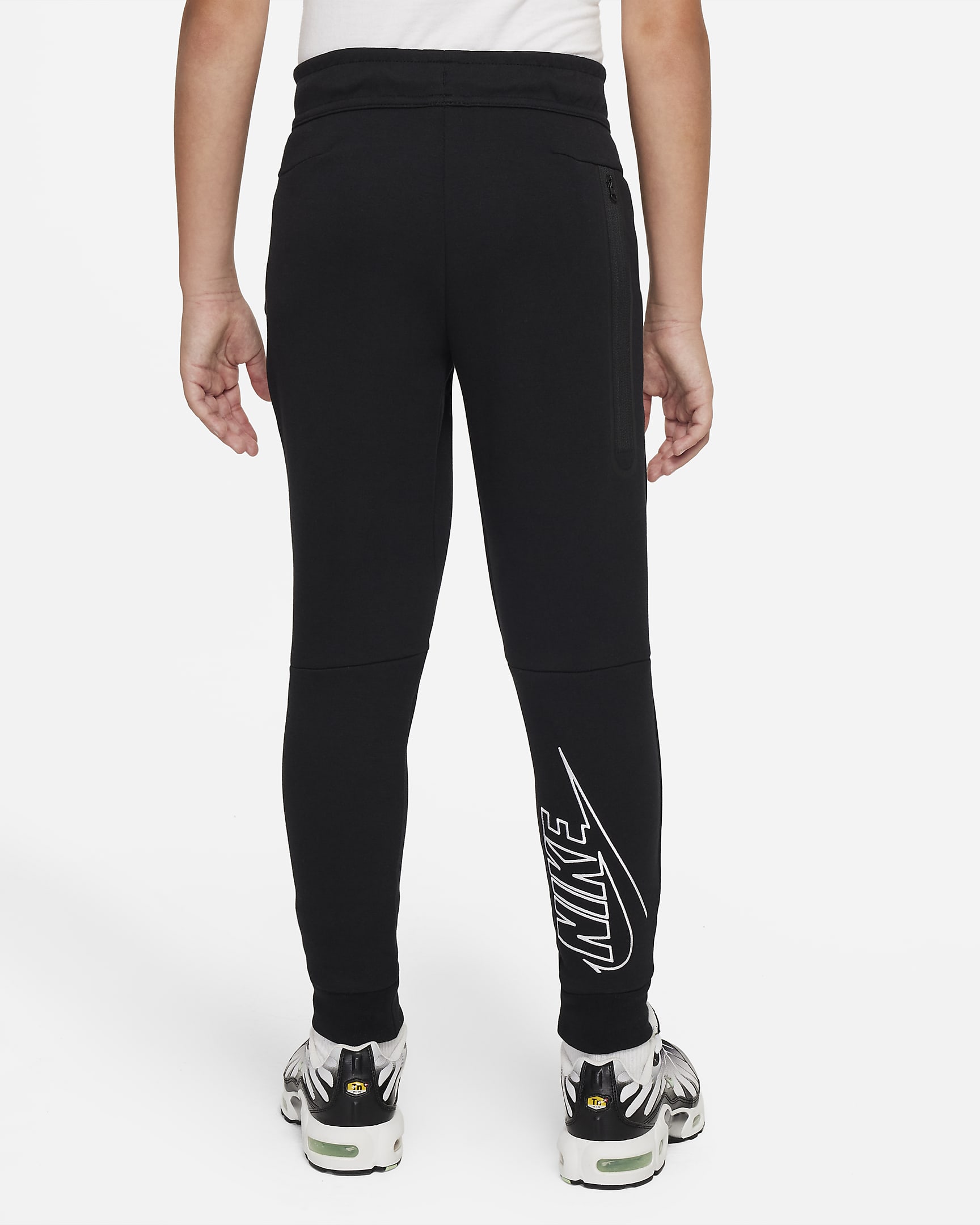 Nike Sportswear Tech Fleece Older Kids' (Boys') Trousers. Nike NO
