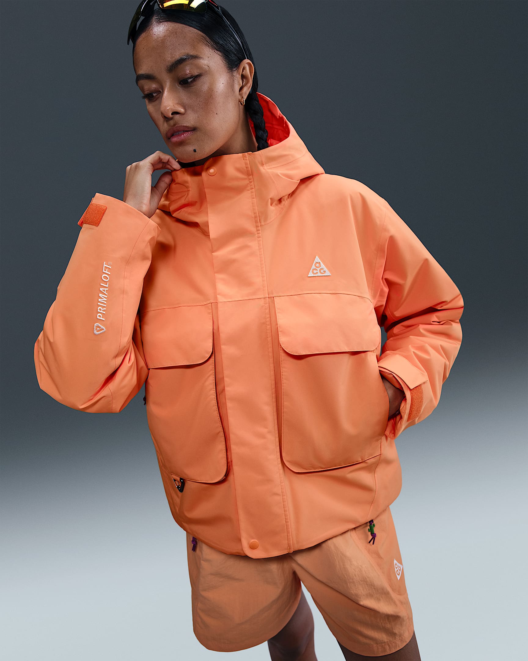 Chamarra Storm-FIT para mujer Nike ACG "Skull Peak" - Marrakech/Naranja seguridad/Marrakech/Blanco cumbre