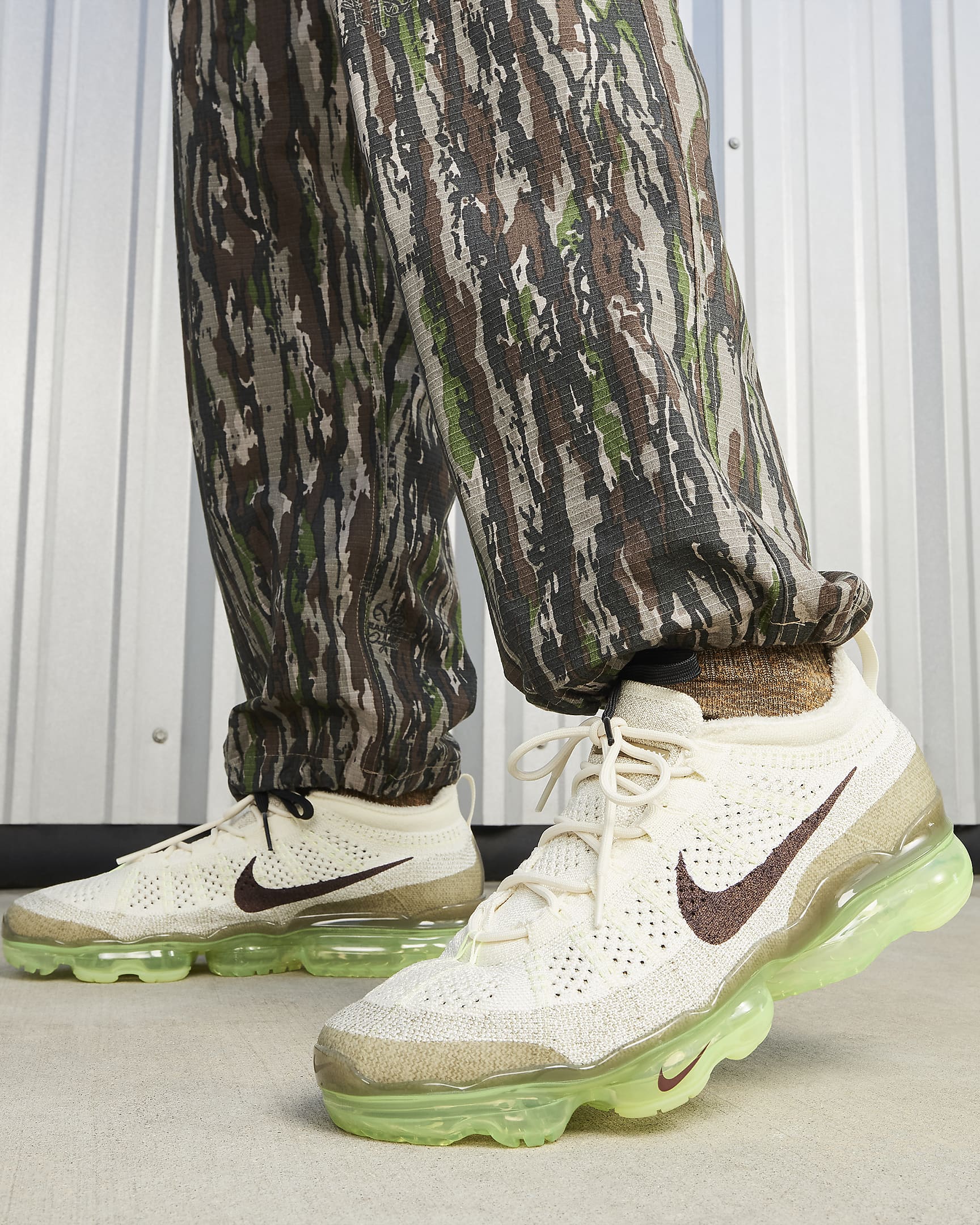 Nike Air VaporMax 2023 Flyknit Men's Shoes - Coconut Milk/Neutral Olive/Coconut Milk/Earth