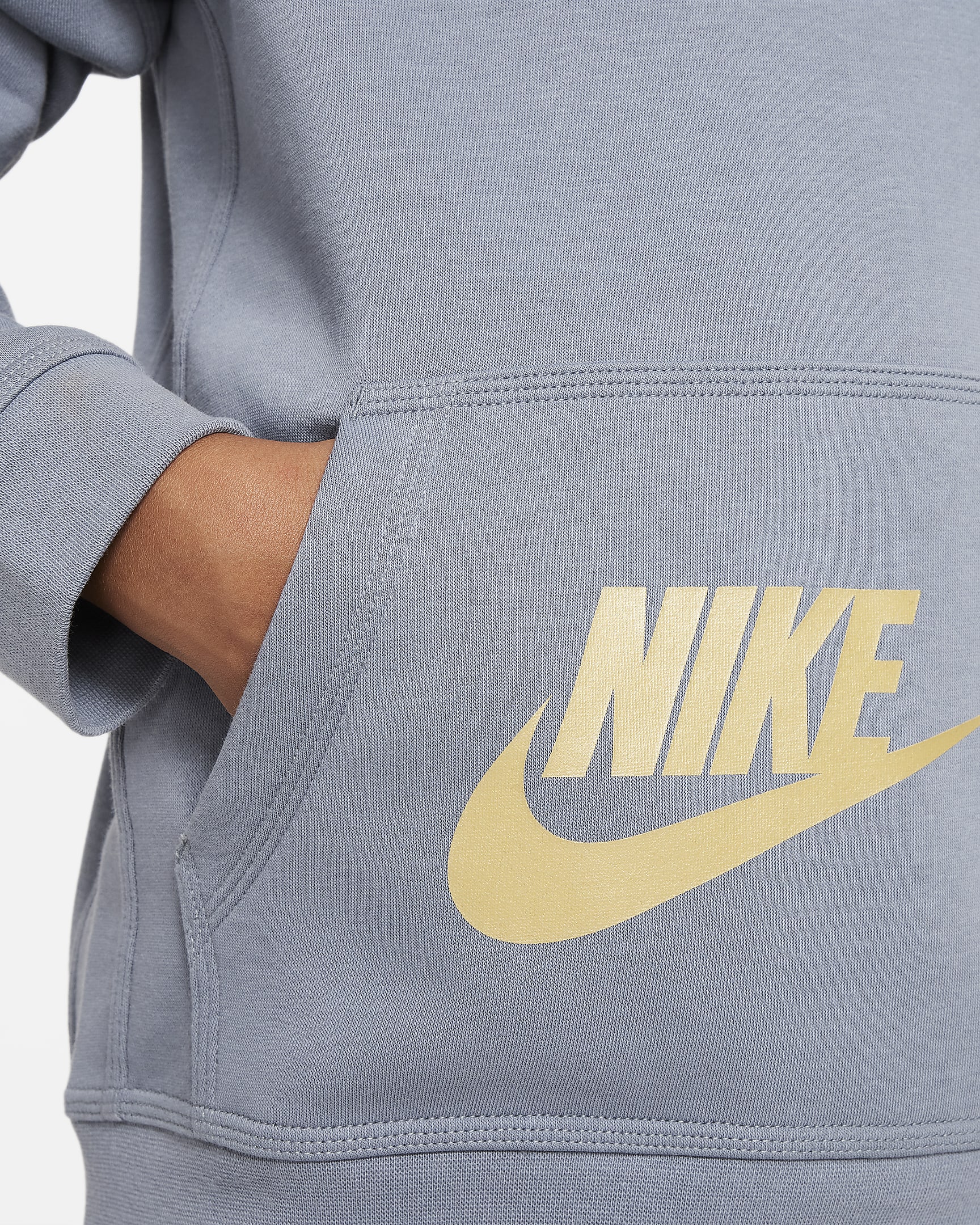 Nike Sportswear Standard Issue Older Kids' Pullover Fleece Hoodie. Nike CA