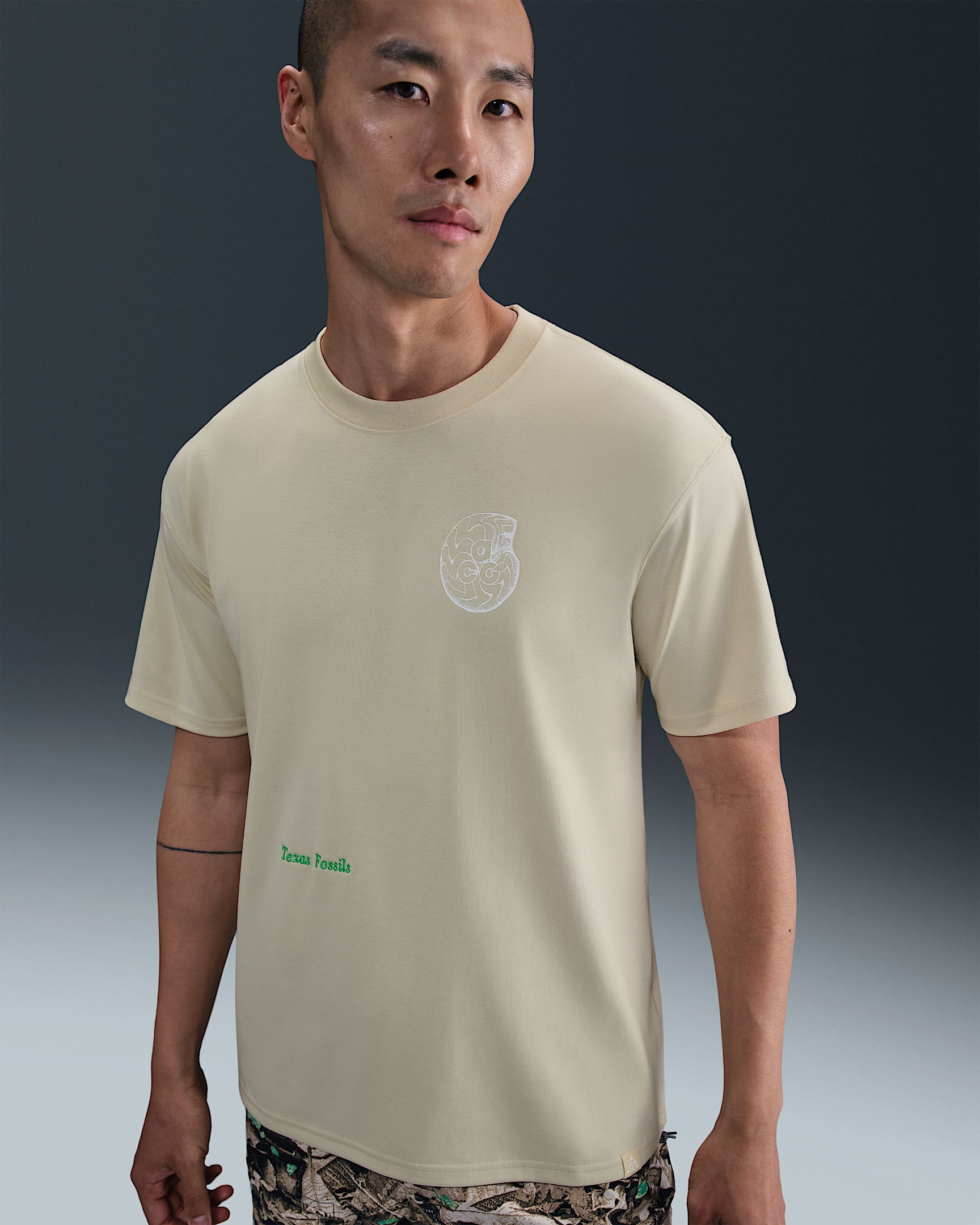 ナイキ ACG メンズ Tシャツ - ライトカーキ