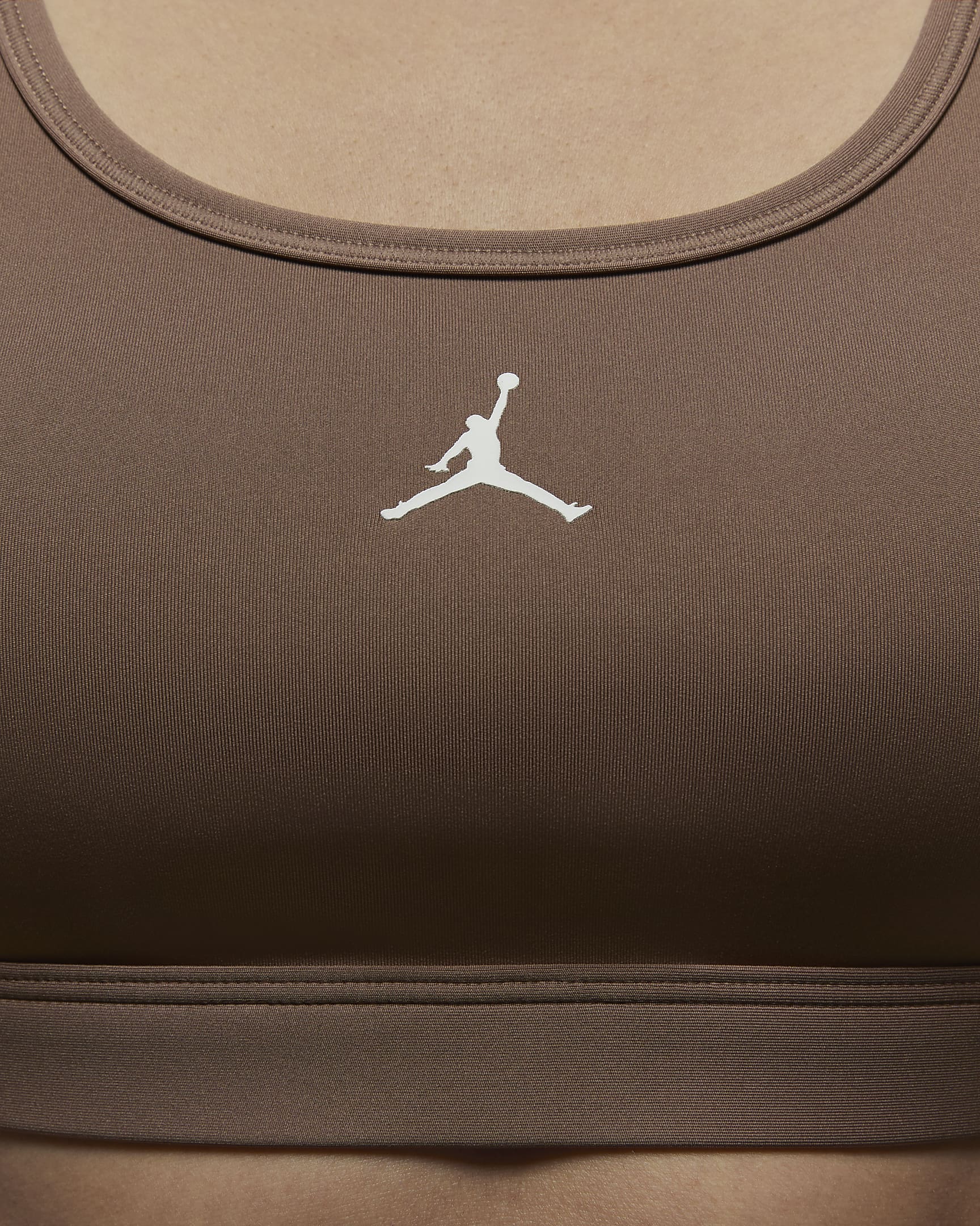 Jordan Sport 女款中度支撐型襯墊 Jumpman 運動內衣 - Archaeo Brown/白色