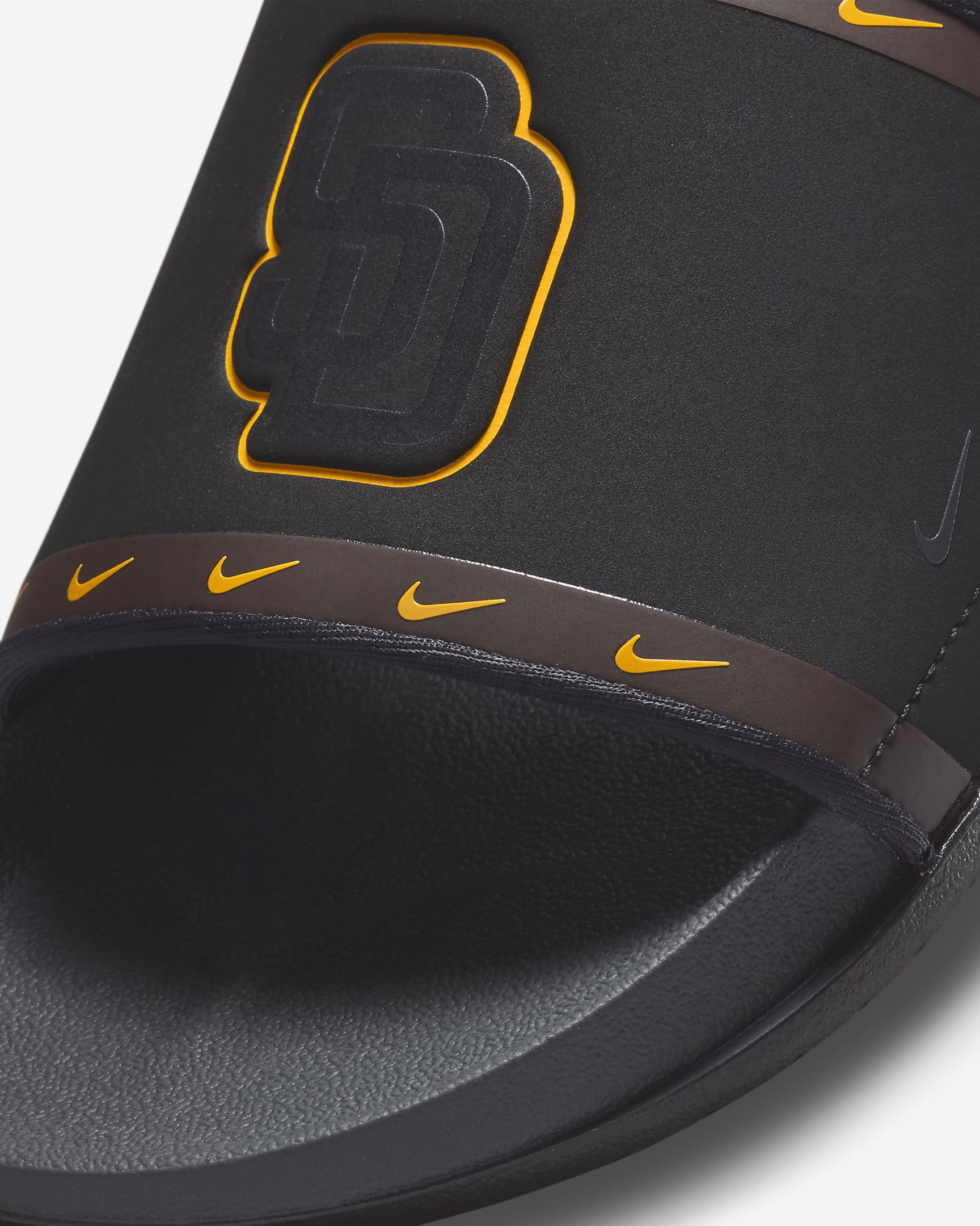 Chancla Nike Offcourt (MLB San Diego Padres) - Negro/Ceniza oscuro/Amarillo/Antracita