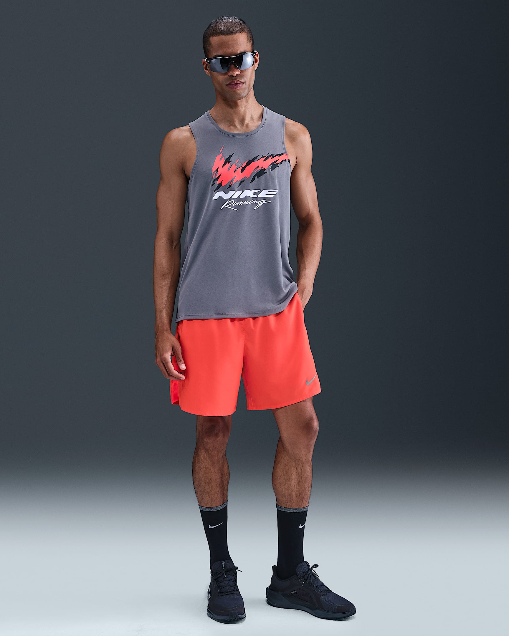 Löparshorts Nike Challenger Dri-FIT 2-in-1 18 cm för män - Bright Crimson/Bright Crimson/Svart