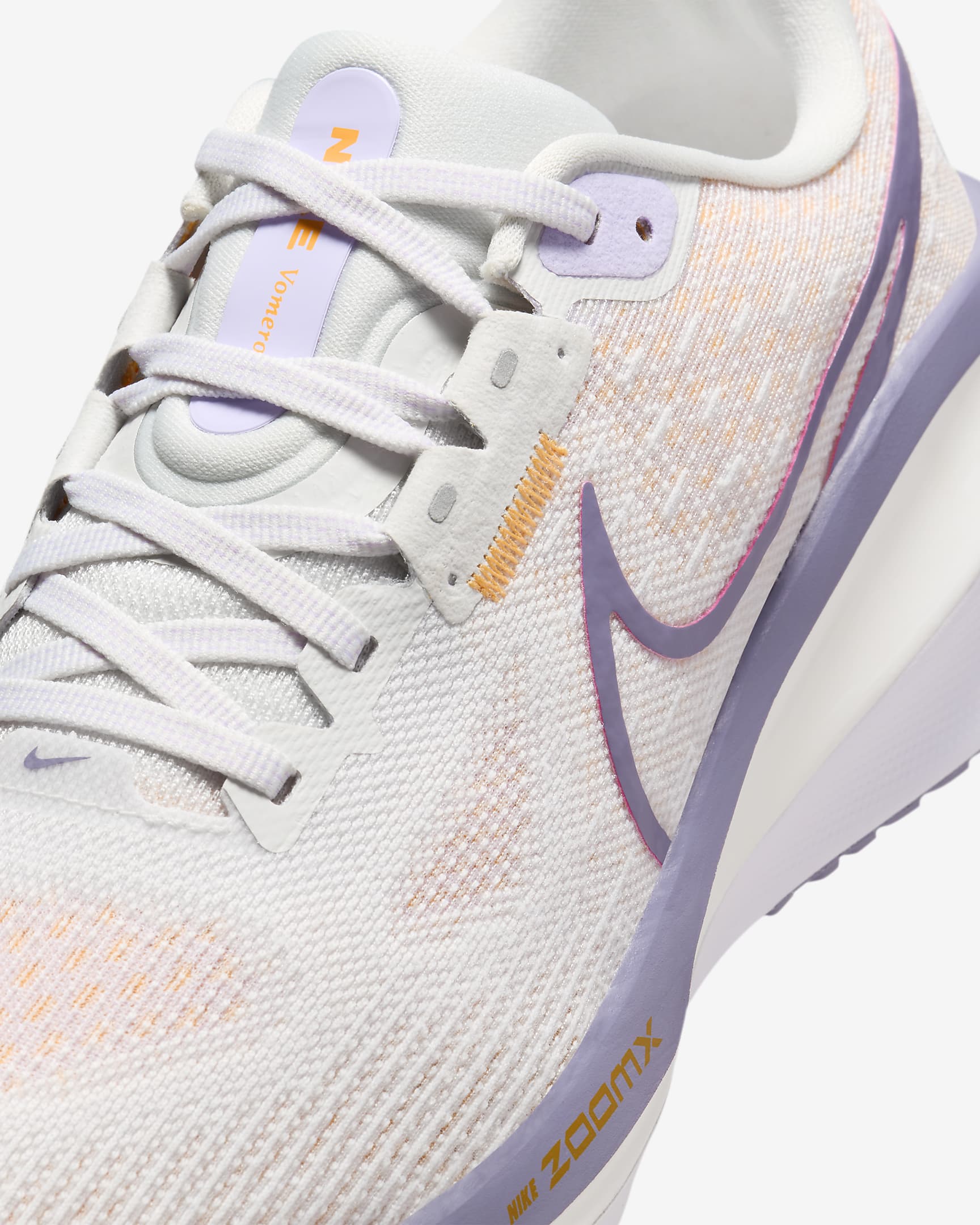 Tenis de correr en pavimento para mujer Nike Vomero 17 - Polvo fotón/Flor de lila/Blanco/Alba