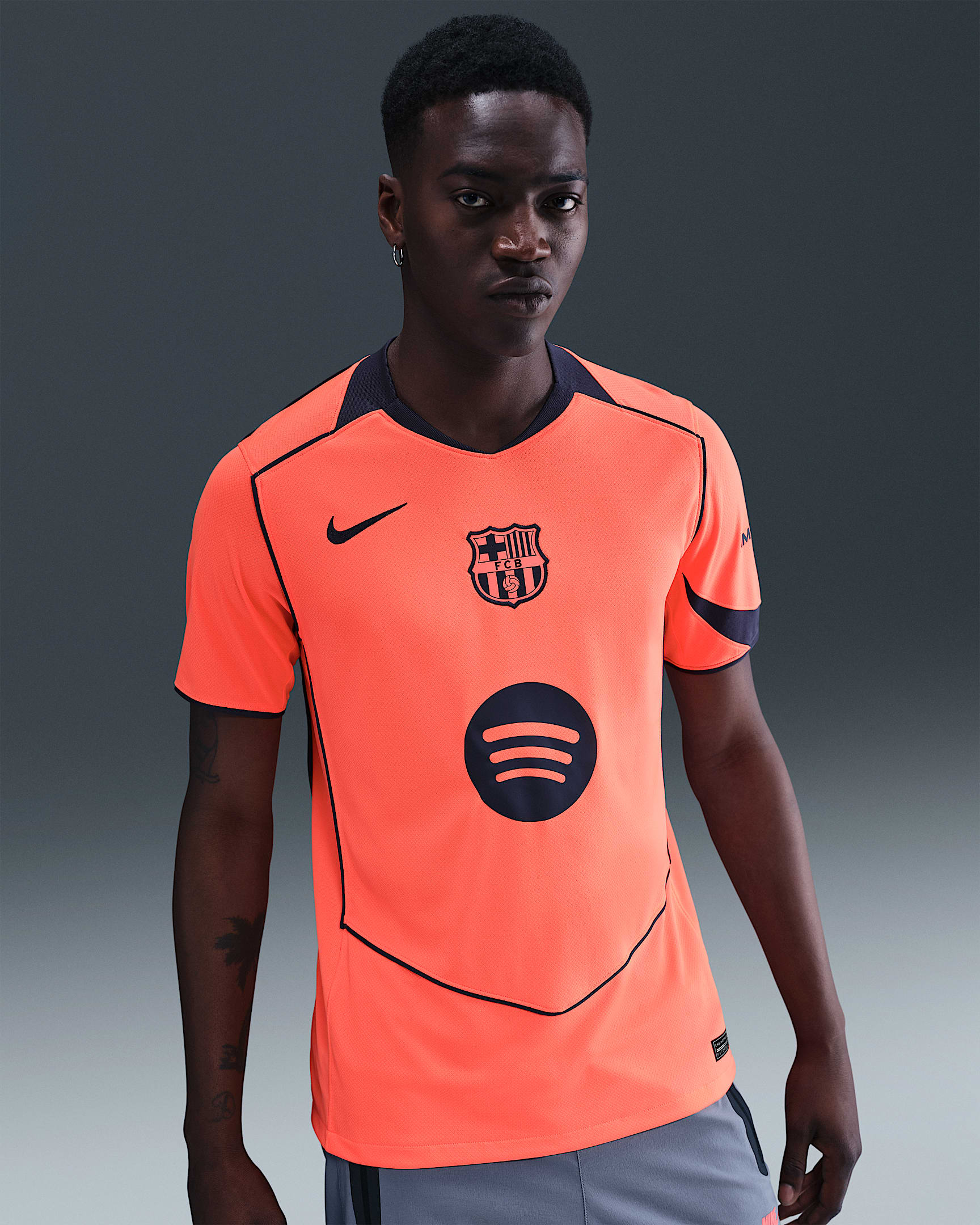 FC バルセロナ 2025/26 スタジアム サード メンズ ナイキ Dri-FIT トータル 90 サッカー レプリカ ユニフォーム - ブライトマンゴー/ミッドナイトネイビー/ミッドナイトネイビー