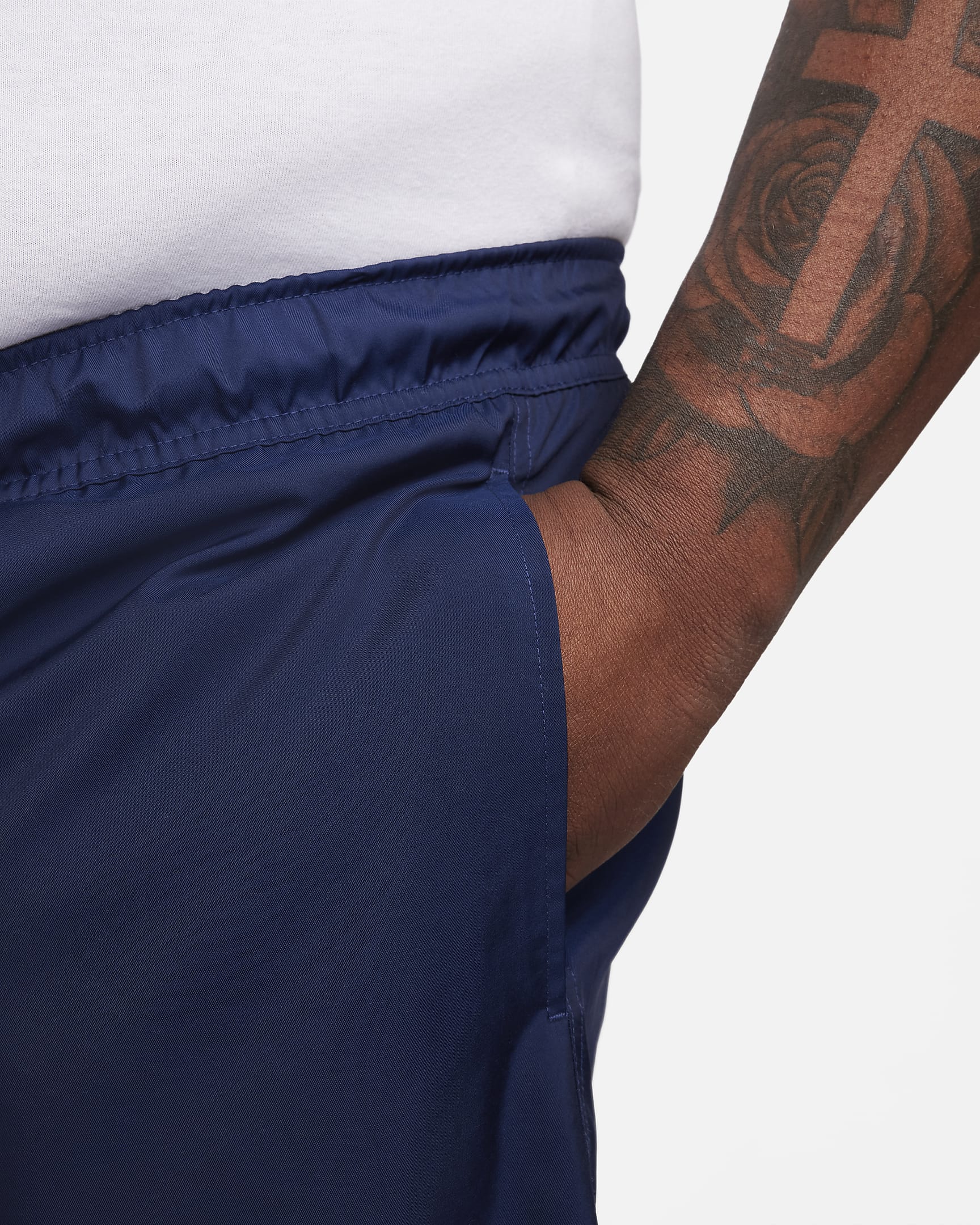 Nike Club Men's Woven Flow Shorts - Midnight Navy/White