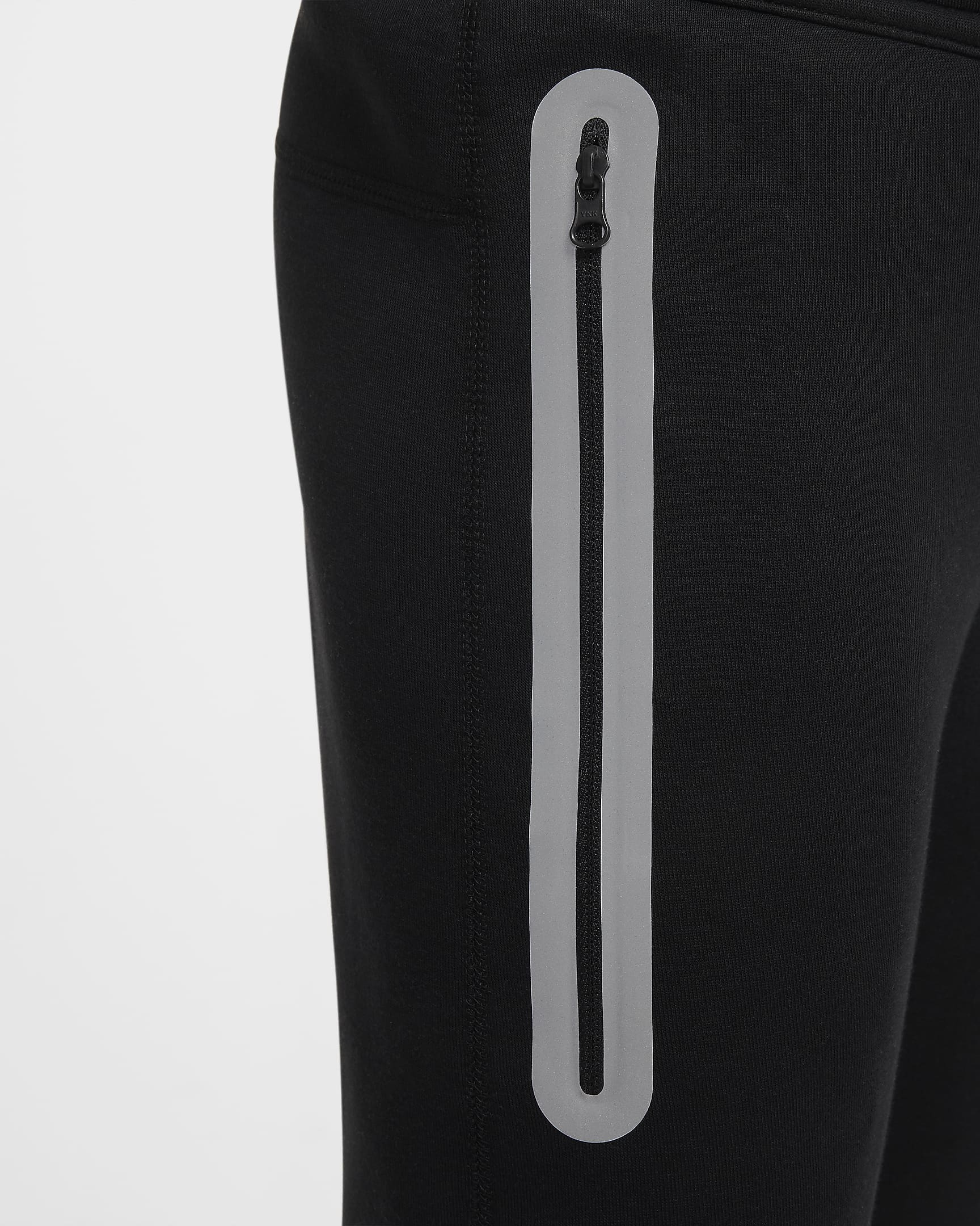 Nike Sportswear Tech Fleece Jogger mit reflektierenden Elementen (ältere Kinder) - Schwarz