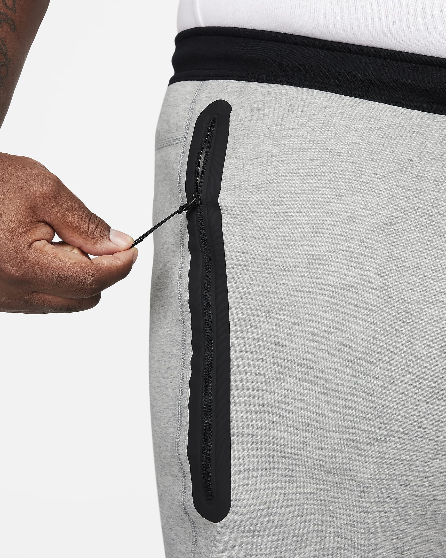 Nike Sportswear Tech Fleece Erkek Jogger'ı - Dark Grey Heather/Siyah/Beyaz