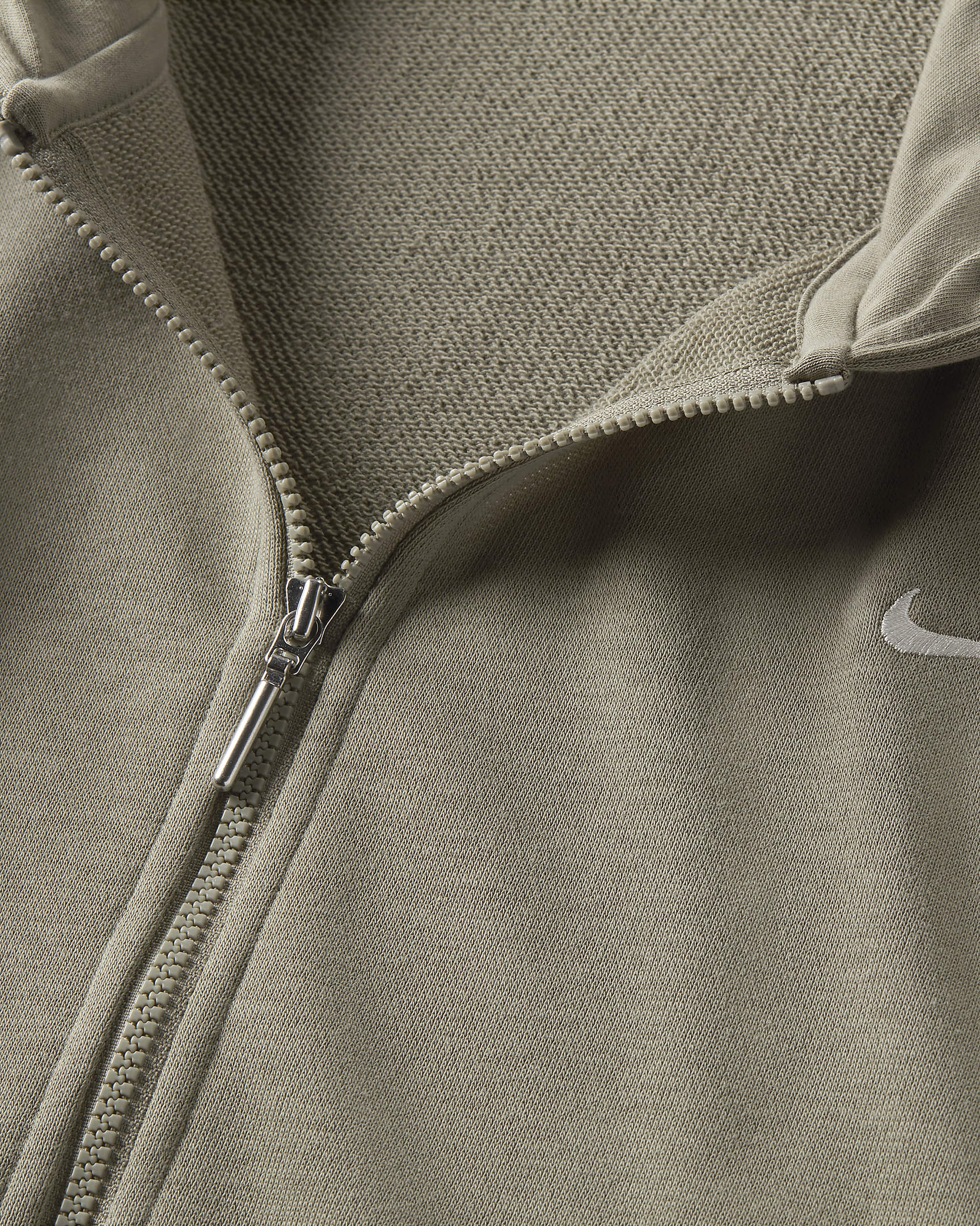 Nike Sportswear Chill Terry Hoodie aus French Terry mit durchgehendem Reißverschluss und weiter Passform für Damen (große Größen) - Light Army/Sail