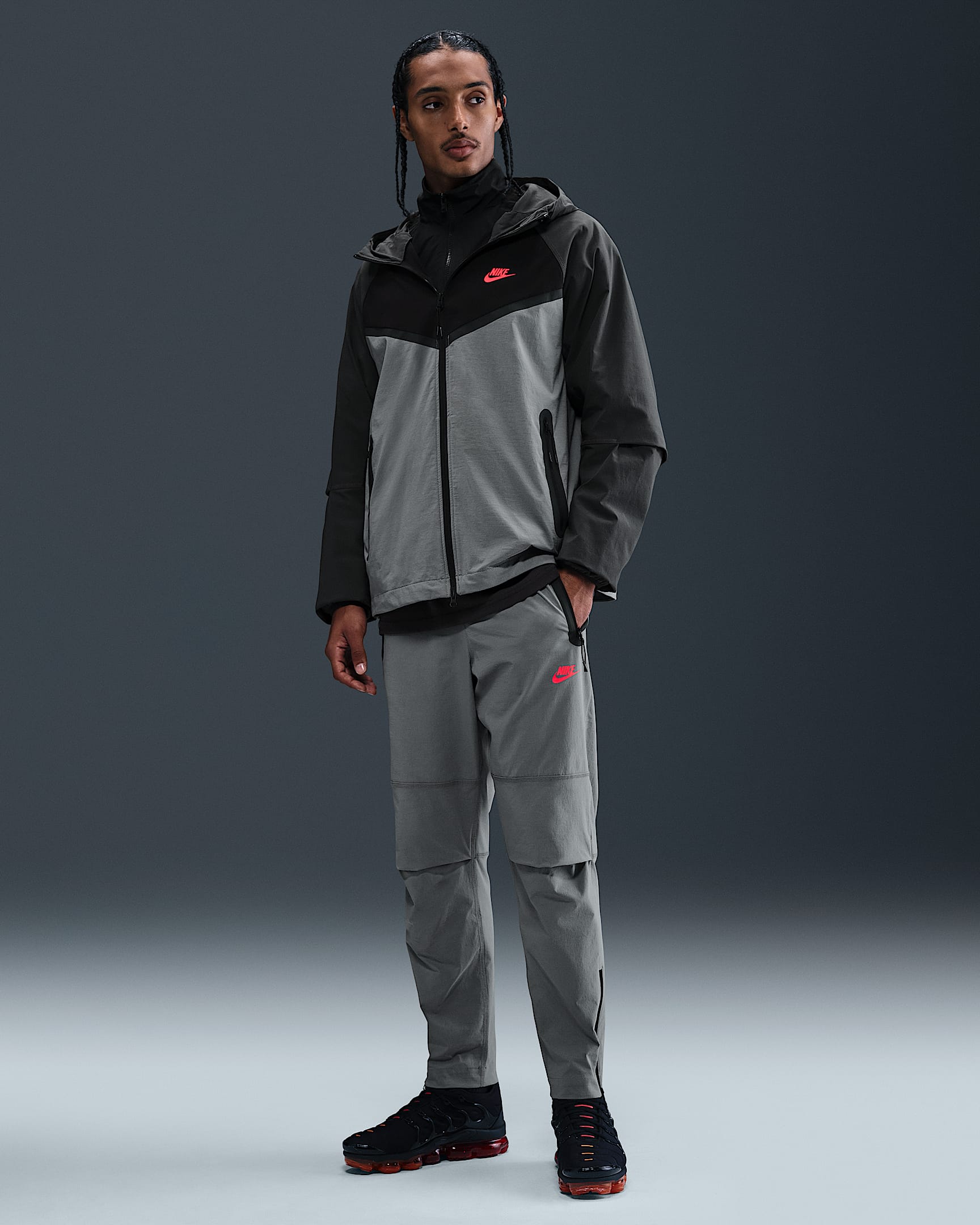 Nike Tech Webhose mit offenem Saum (Herren) - Smoke Grey/Bright Crimson